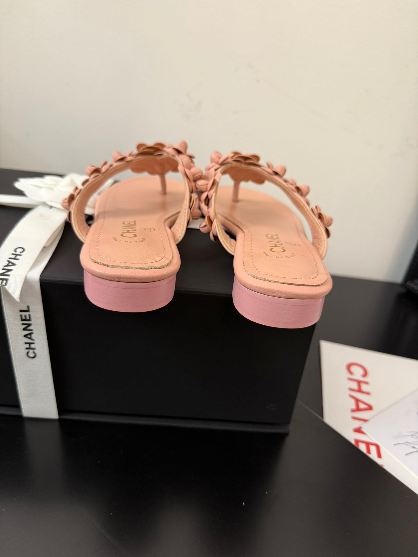 CC 25 Flower Thong Slippers Pink Cowhide 233418