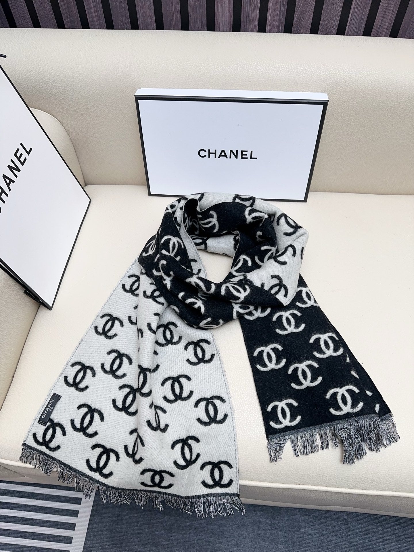 CC 25 Classic Scarf 180cm Black Wool 293305