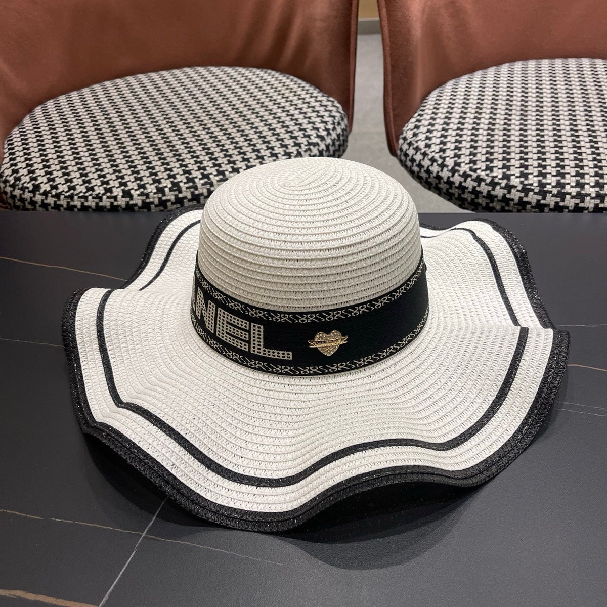 Chanel Wide-brimmed Straw Hat 214482