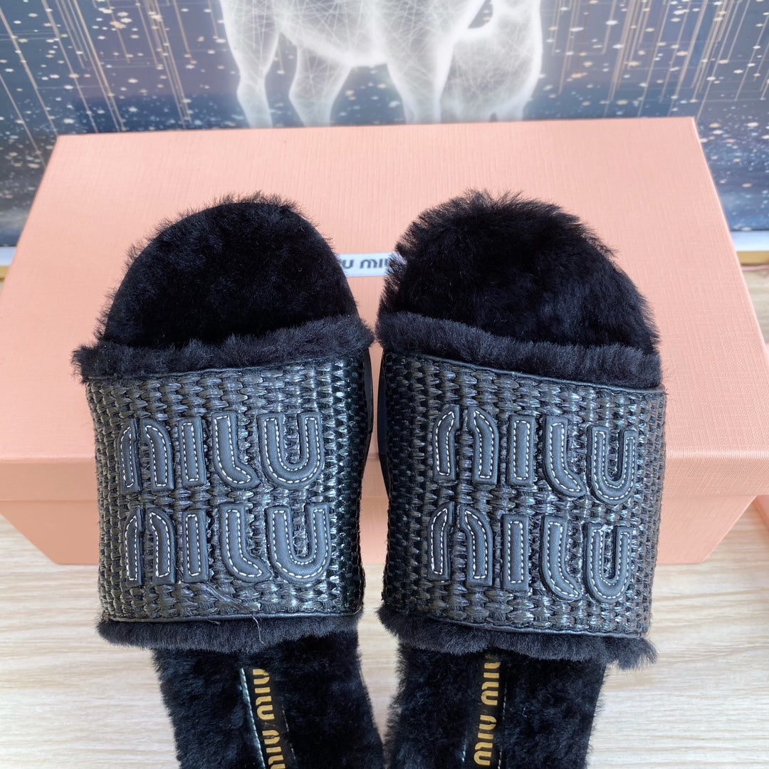 Miu Slipper Black Woven Raffia