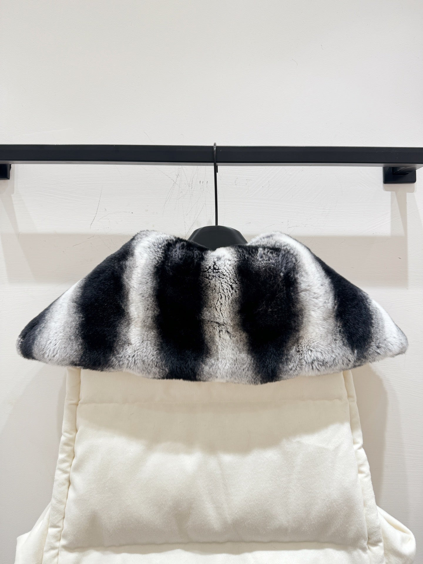 LP 25 Vest White Black  Fur Cashmere Wool 310254