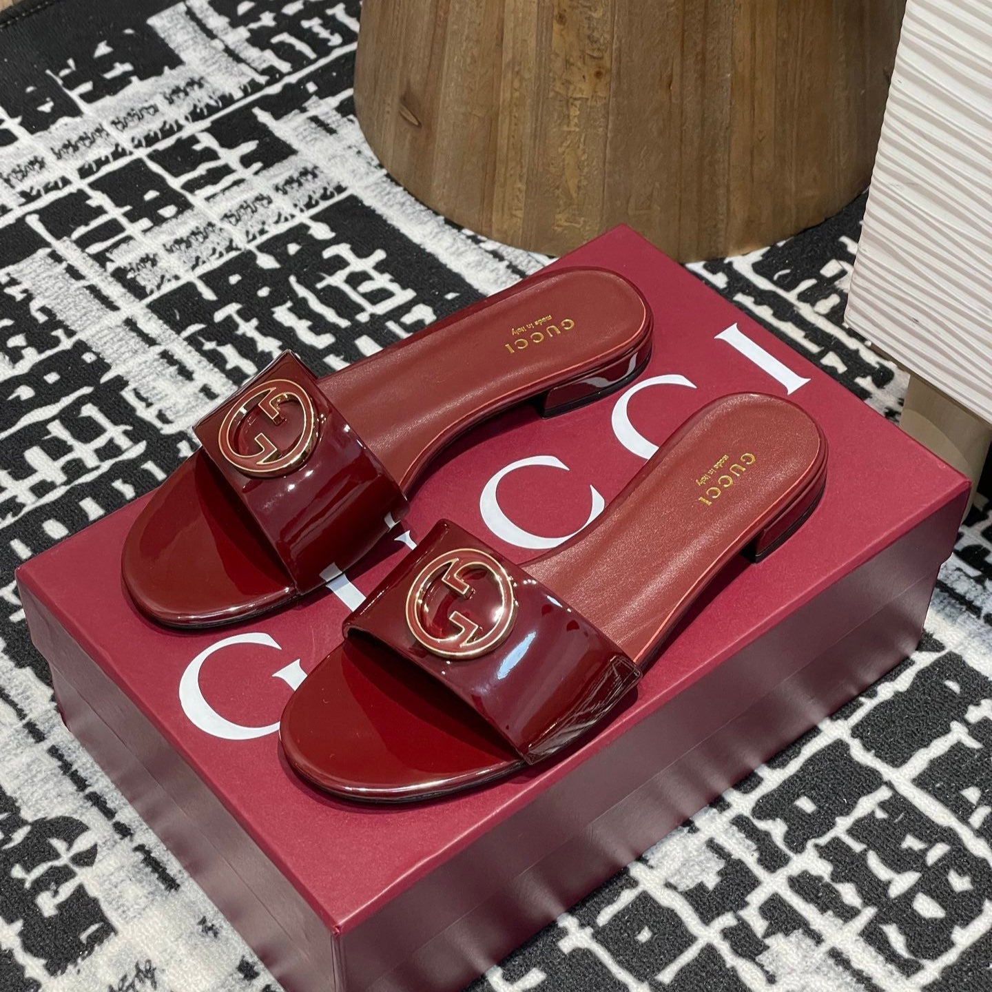GC 25s flat sandals burgundy patent leather