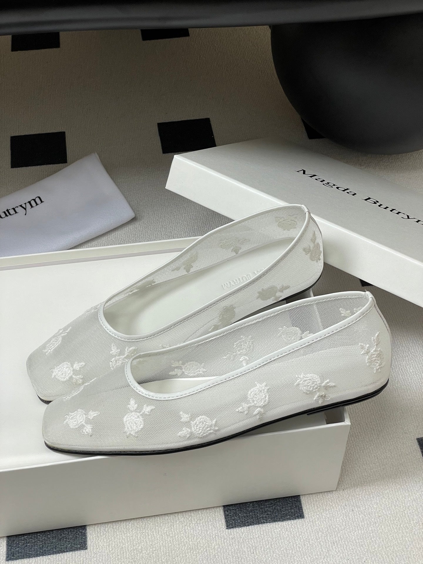 Manolo 25 Ballet Flats White Mesh Fabric 319741