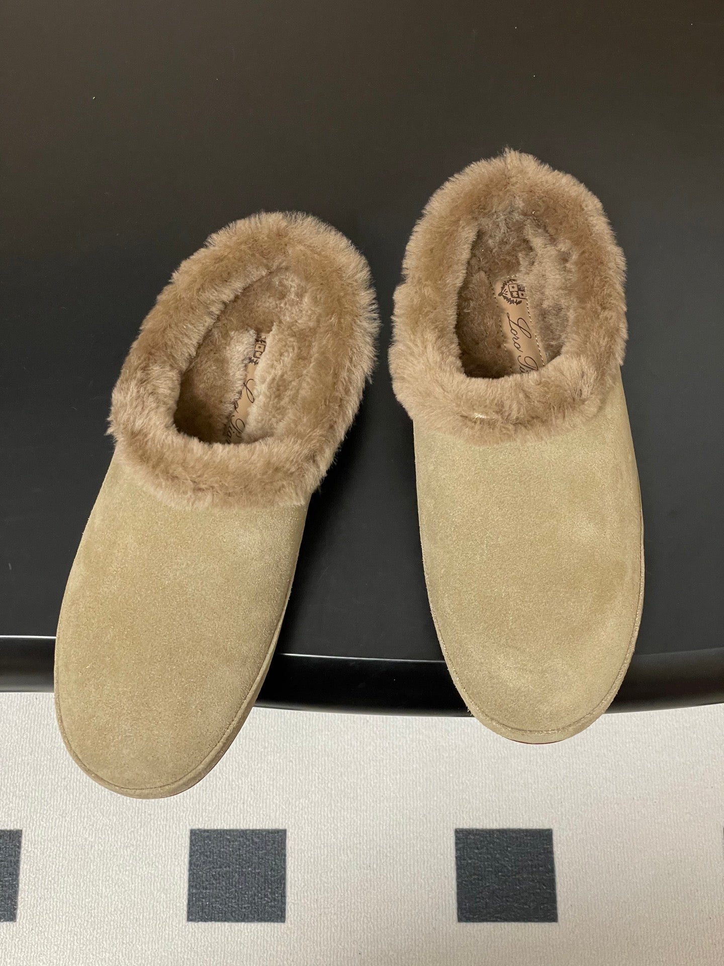 LP 25 Closed-Toe Half-Slippers Light Beige Suede Fur 534682