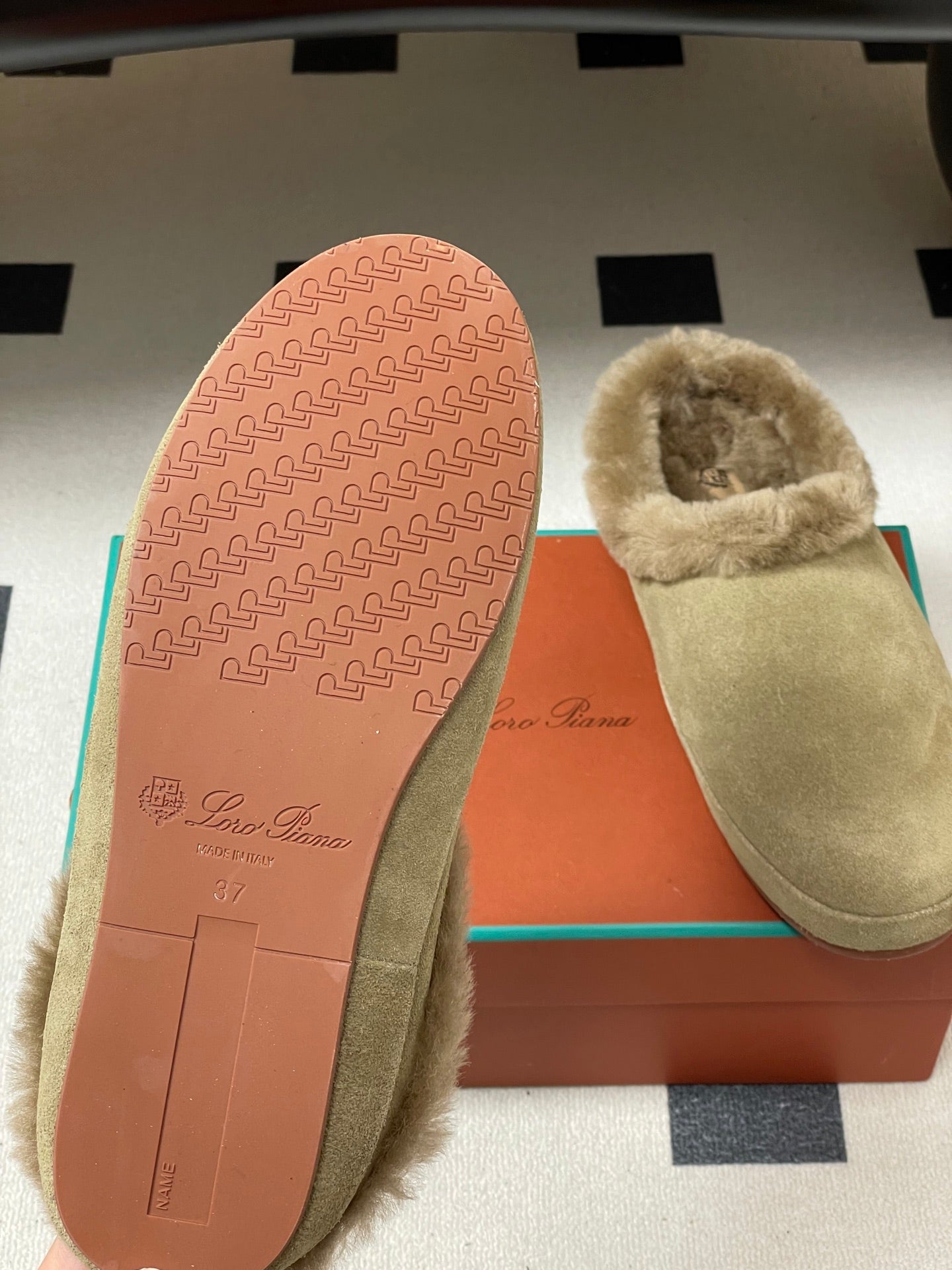 LP 25 Closed-Toe Half-Slippers Light Beige Suede Fur 534682