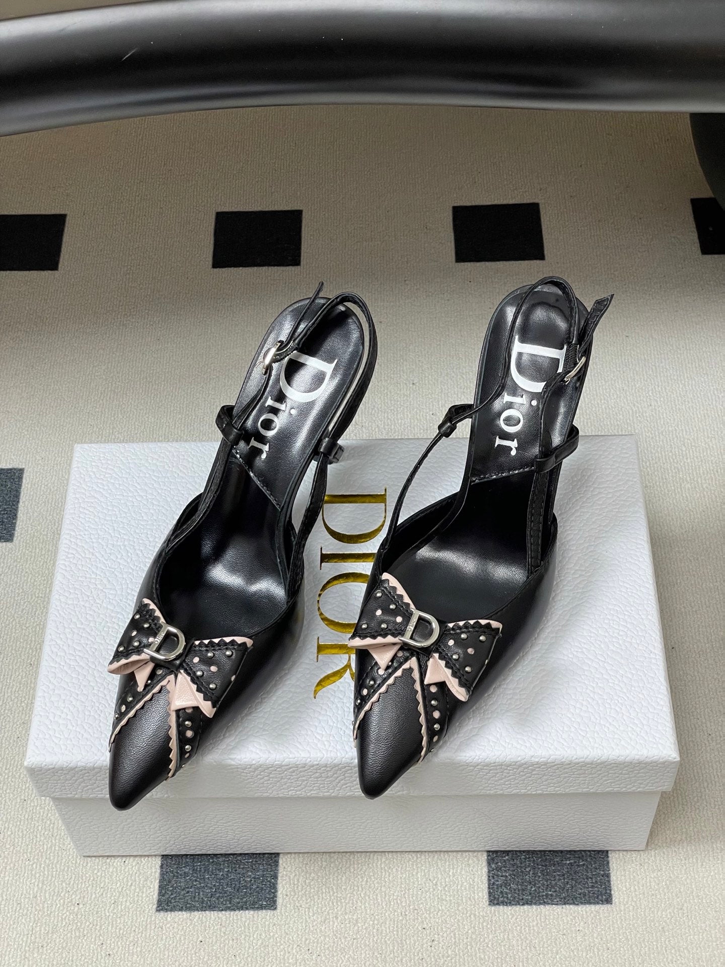 CD 26 Pointed Toe Slingback Black Sheepskin 632583