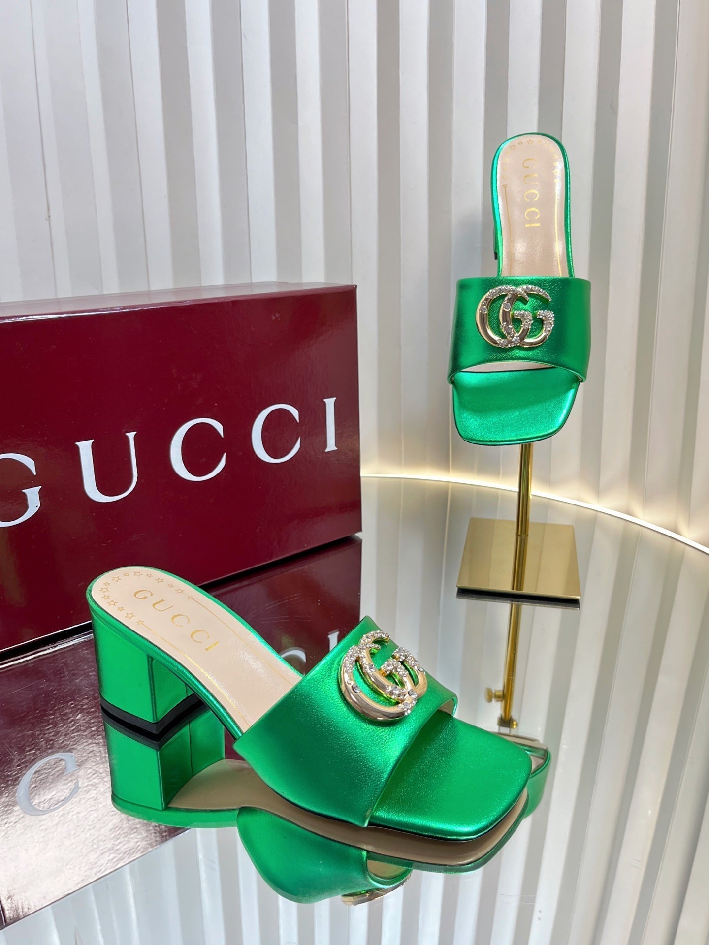 GC 25 Interlocking G Heeled Sandal Green Patent Leather 294637