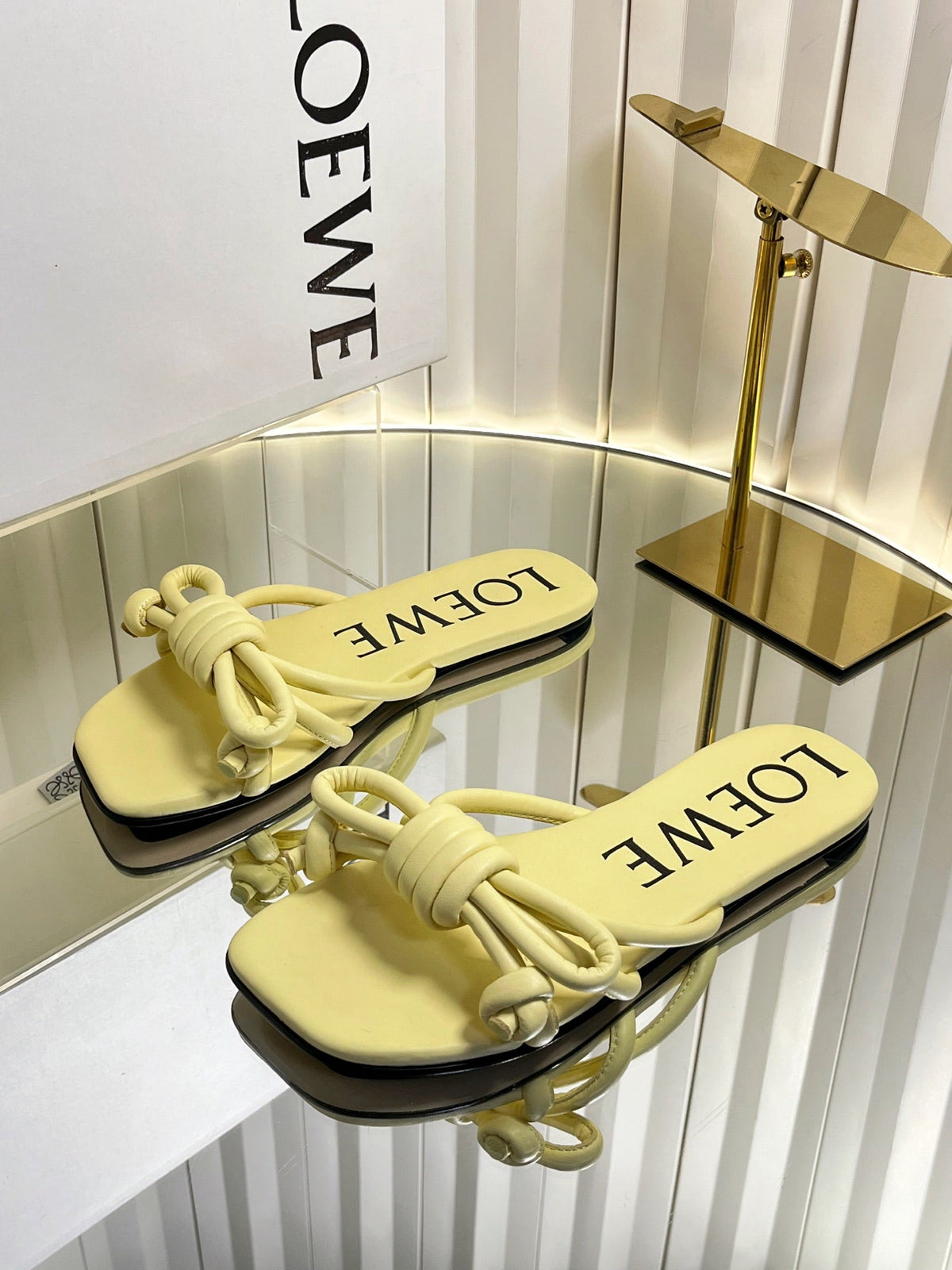 Loewe 2026 Flamenco Knot Flat Sandals Cowhide 641950