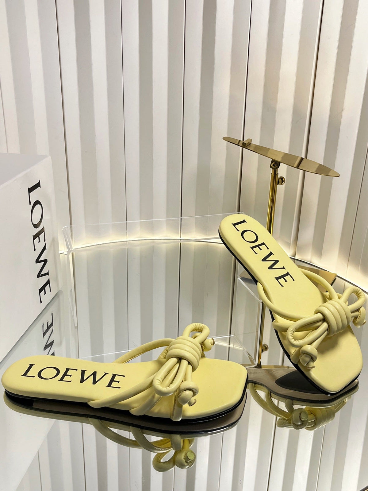 Loewe 2026 Flamenco Knot Flat Sandals Cowhide 641950