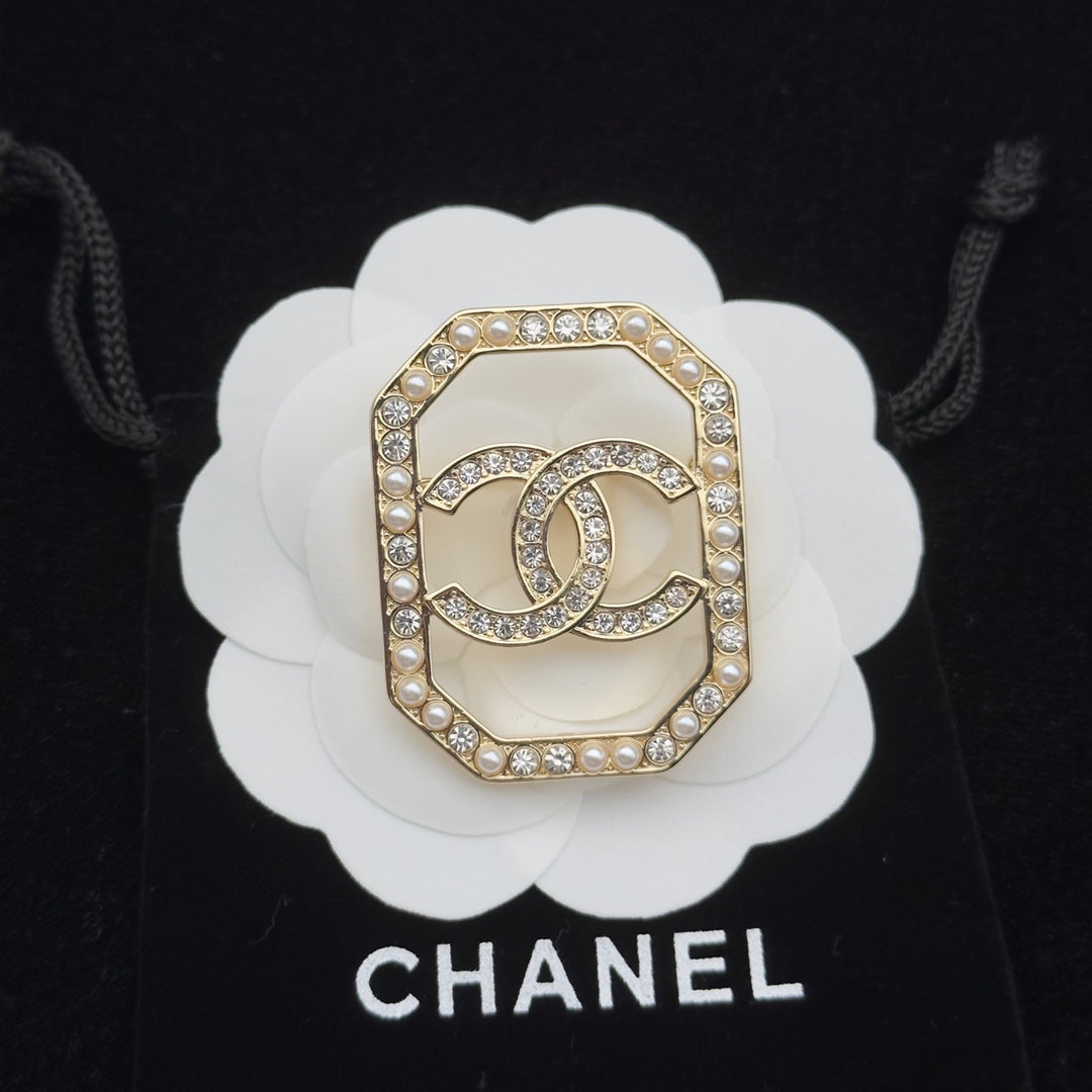 CC Brooch Gold 183383