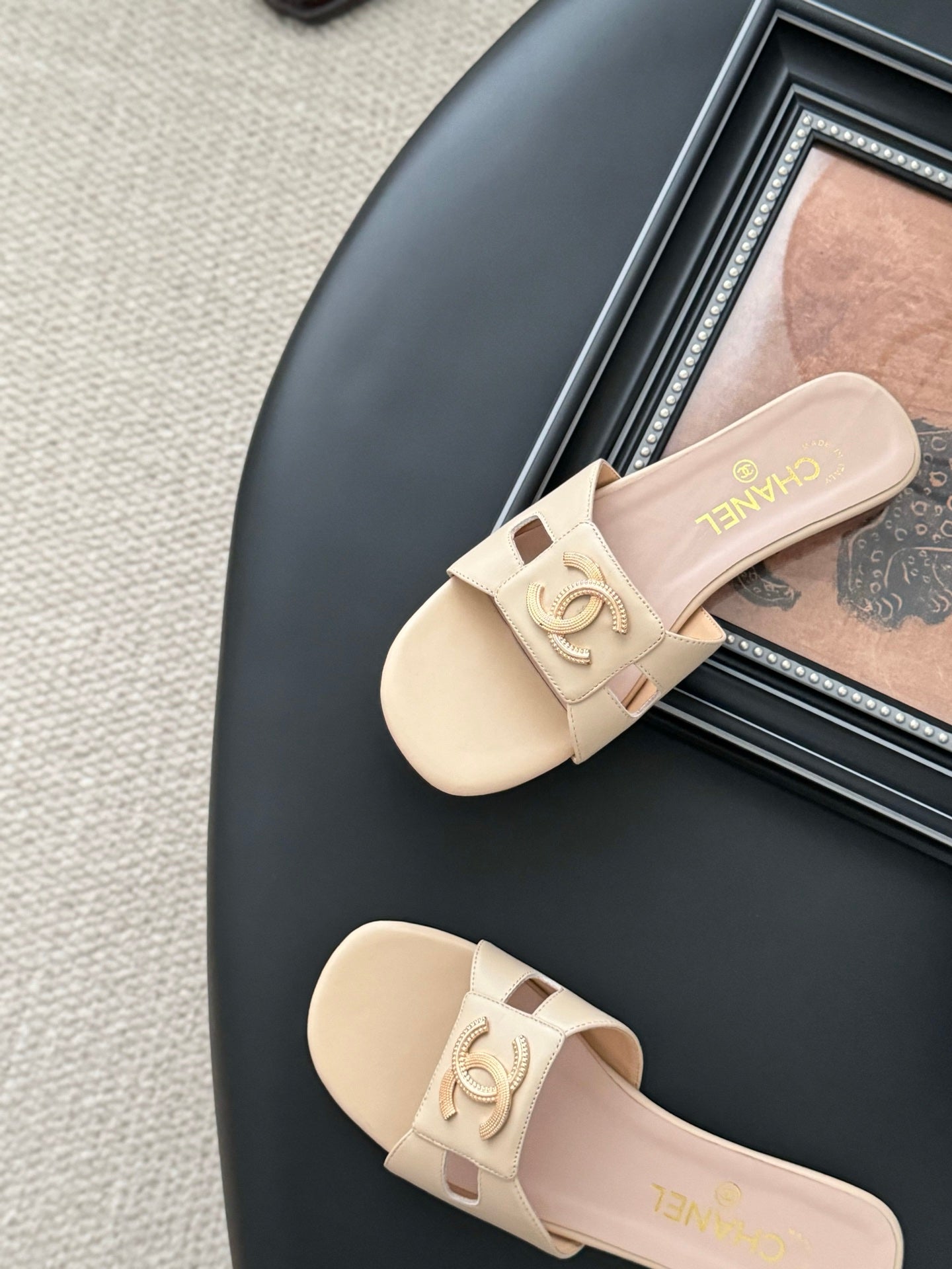 CC 25 Slippers Beige Cowhide 305282