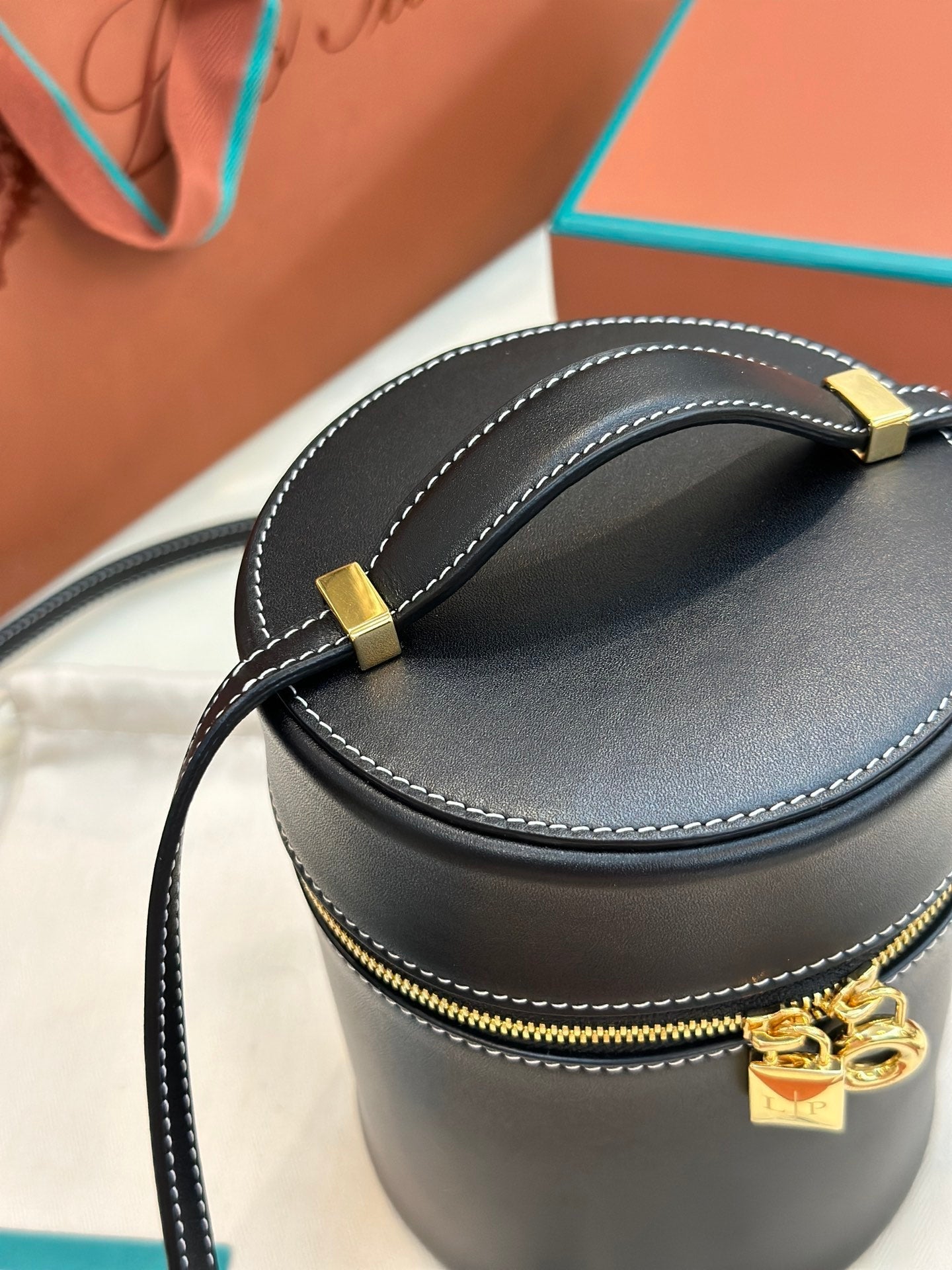 EXTRA CASE MEDIUM 16 BAG IN BLACK SMOOTH CALFSKIN WITH GOLD HARDWARE