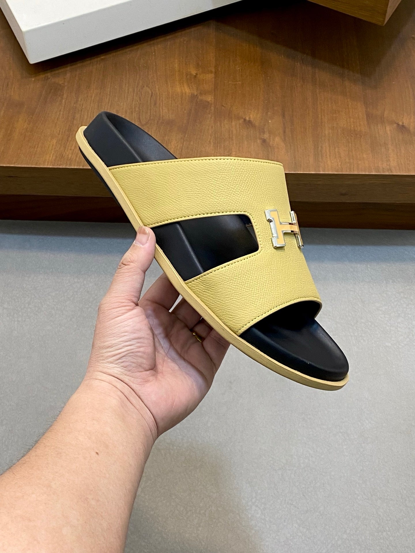 HM Men's Slide Yellow Cowhide Leather 588999