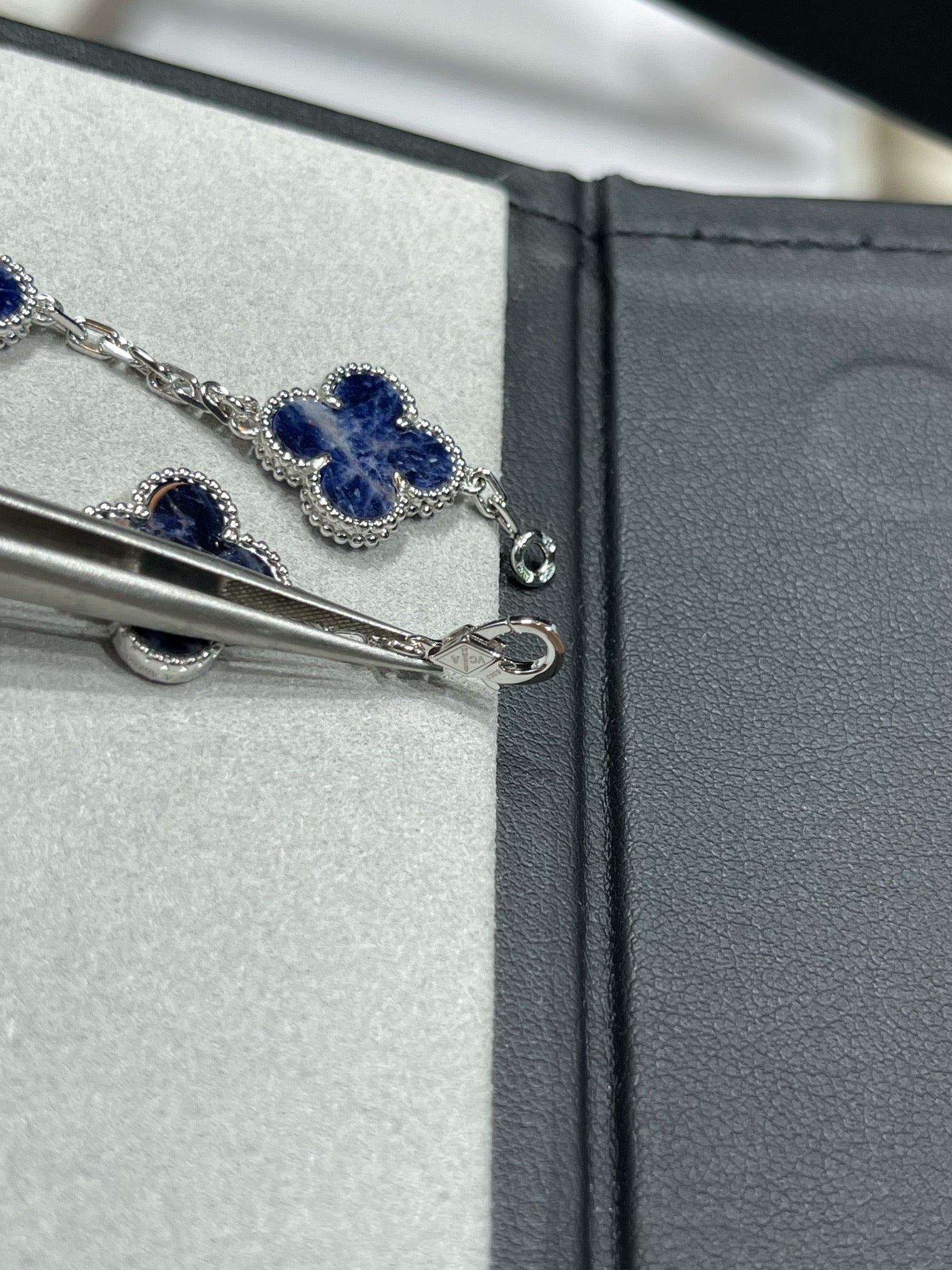 VCA Clover Deep Blue 5 Motifs Sliver Bracelet