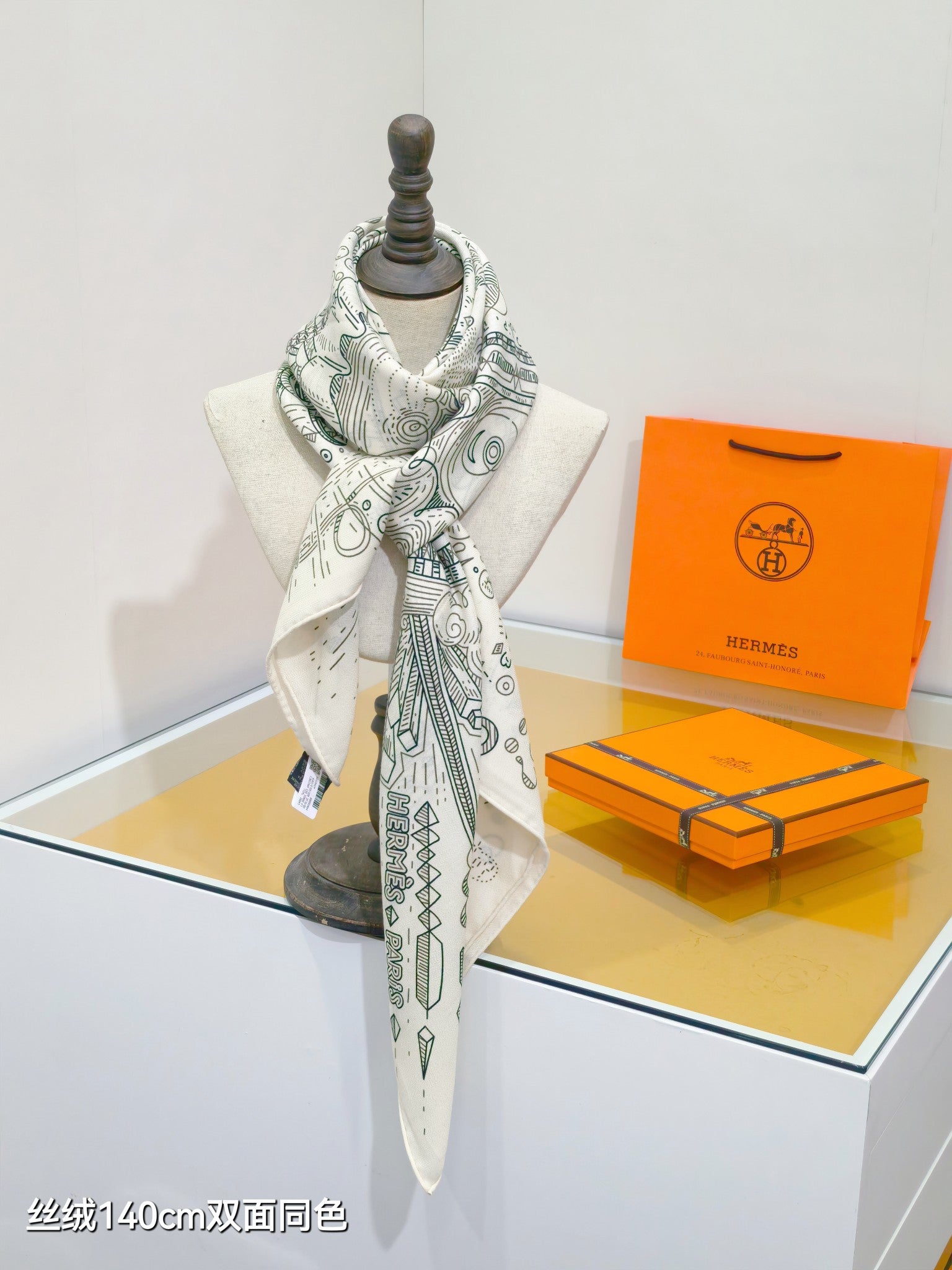 HM Connecting 140 CM White Black Cashmere and Silk 293097