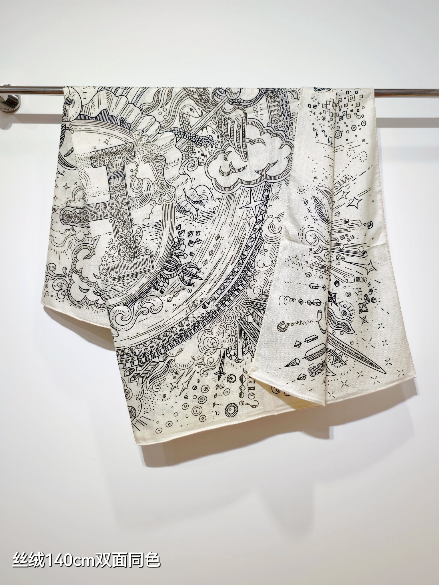 HM Connecting 140 CM White Black Cashmere and Silk 293097