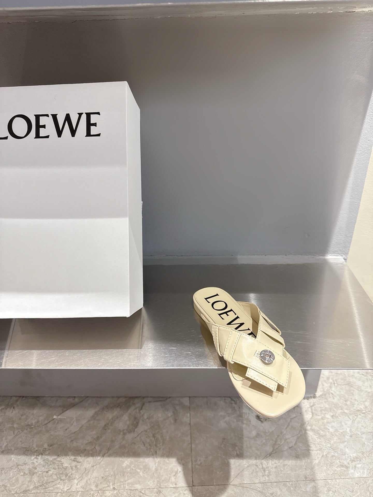 Loewe 25 Toy Panta Toe Thong Beige Sheepskin