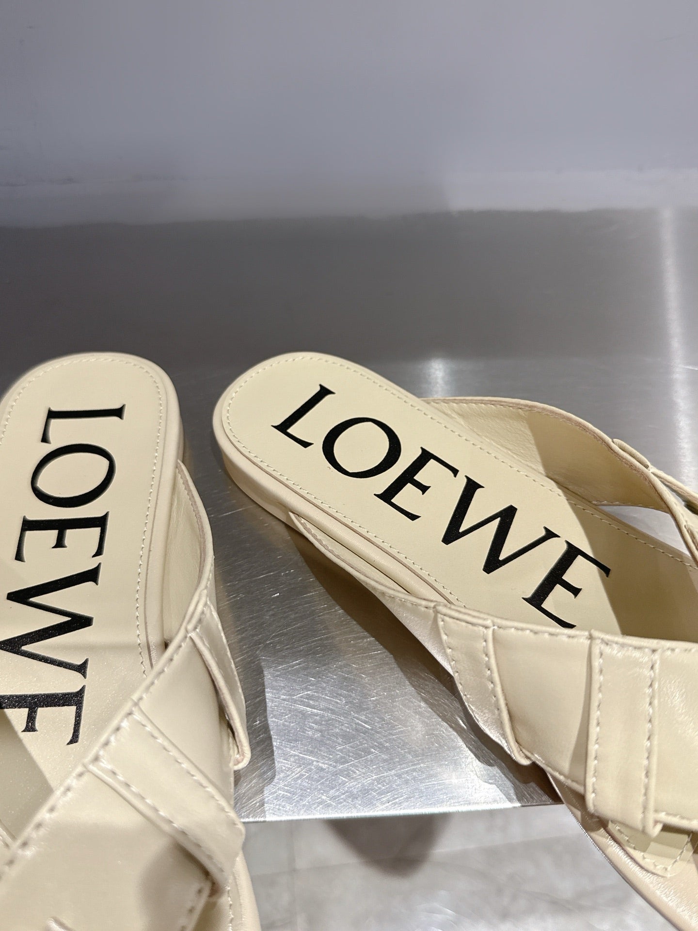 Loewe 25 Toy Panta Toe Thong Beige Sheepskin