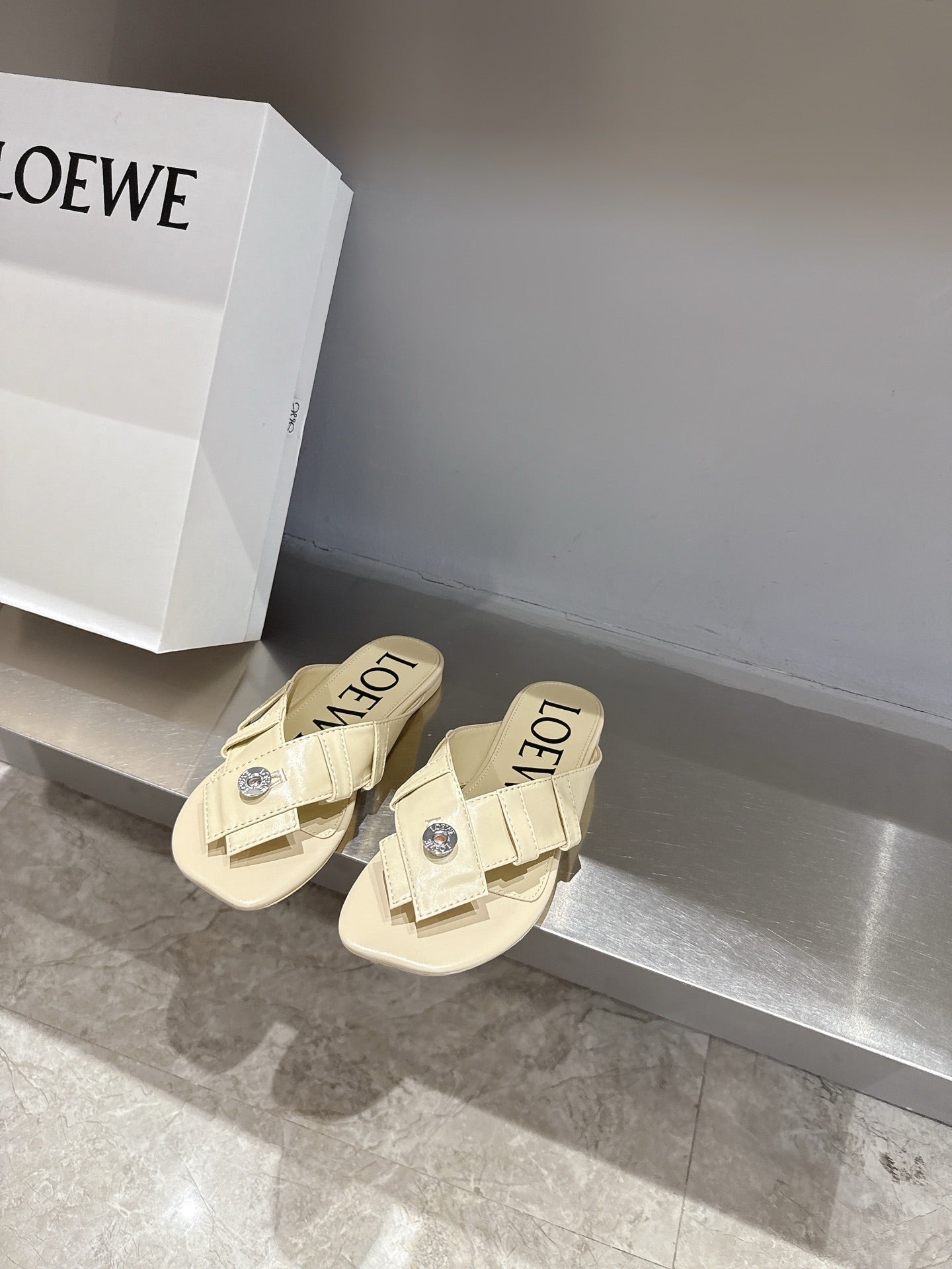 Loewe 25 Toy Panta Toe Thong Beige Sheepskin