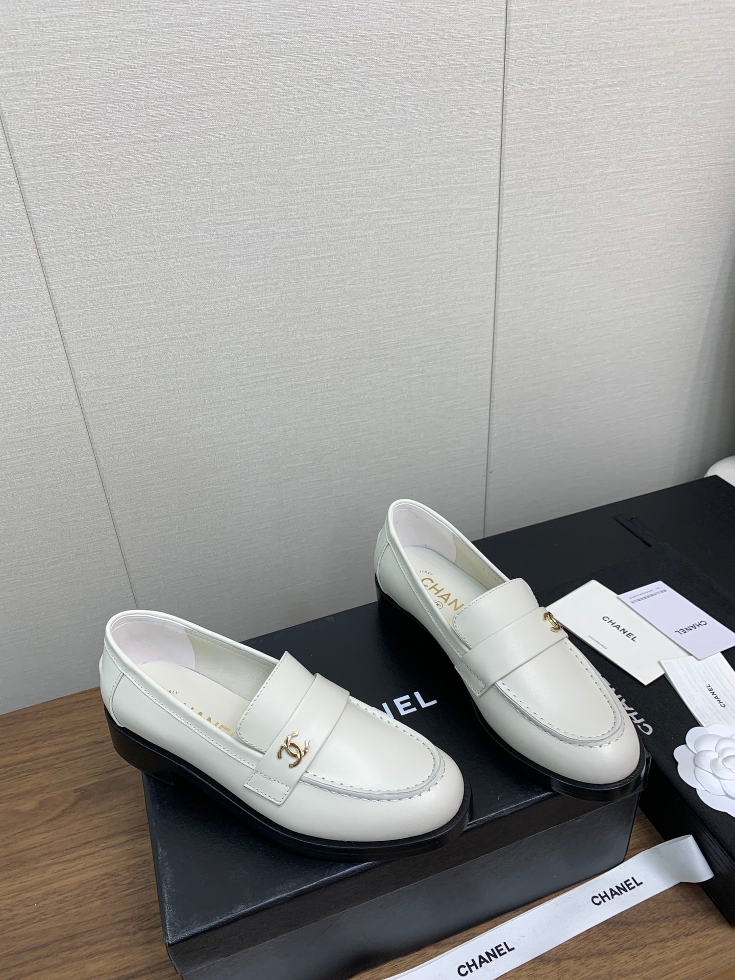 CC Moccasins 25mm White Lambskin