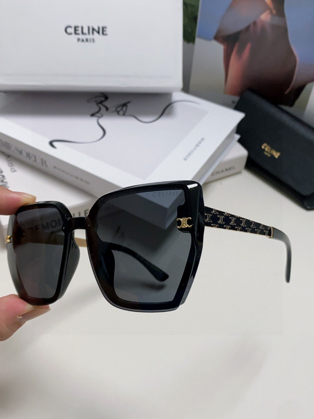 TRIOMPHE SUNGLASS 497831 IN BLACK ACETATE EMBOSSED LOGO