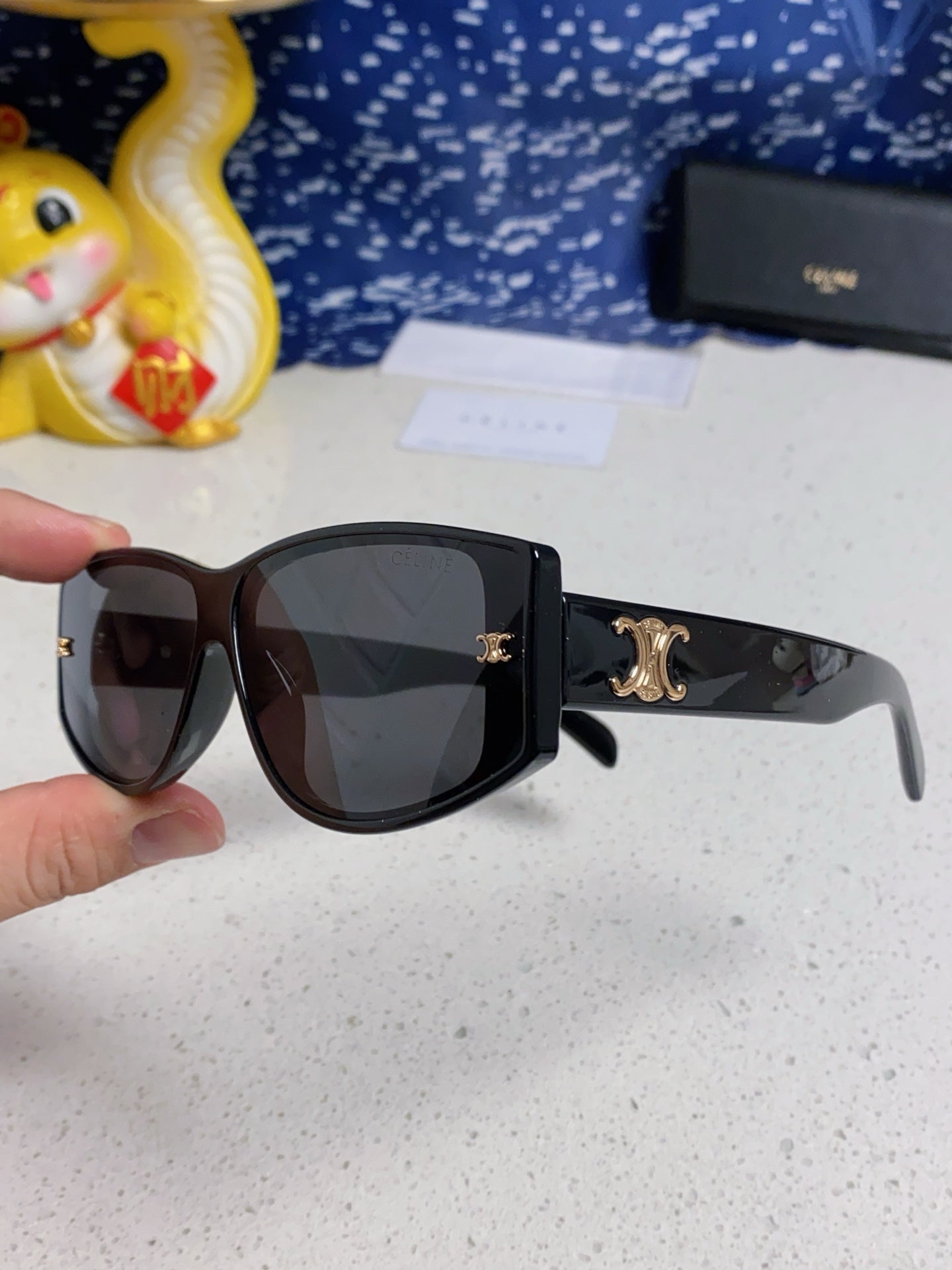 TRIOMPHE SUNGLASS 533220 IN BLACK ACETATE GOLD LOGO