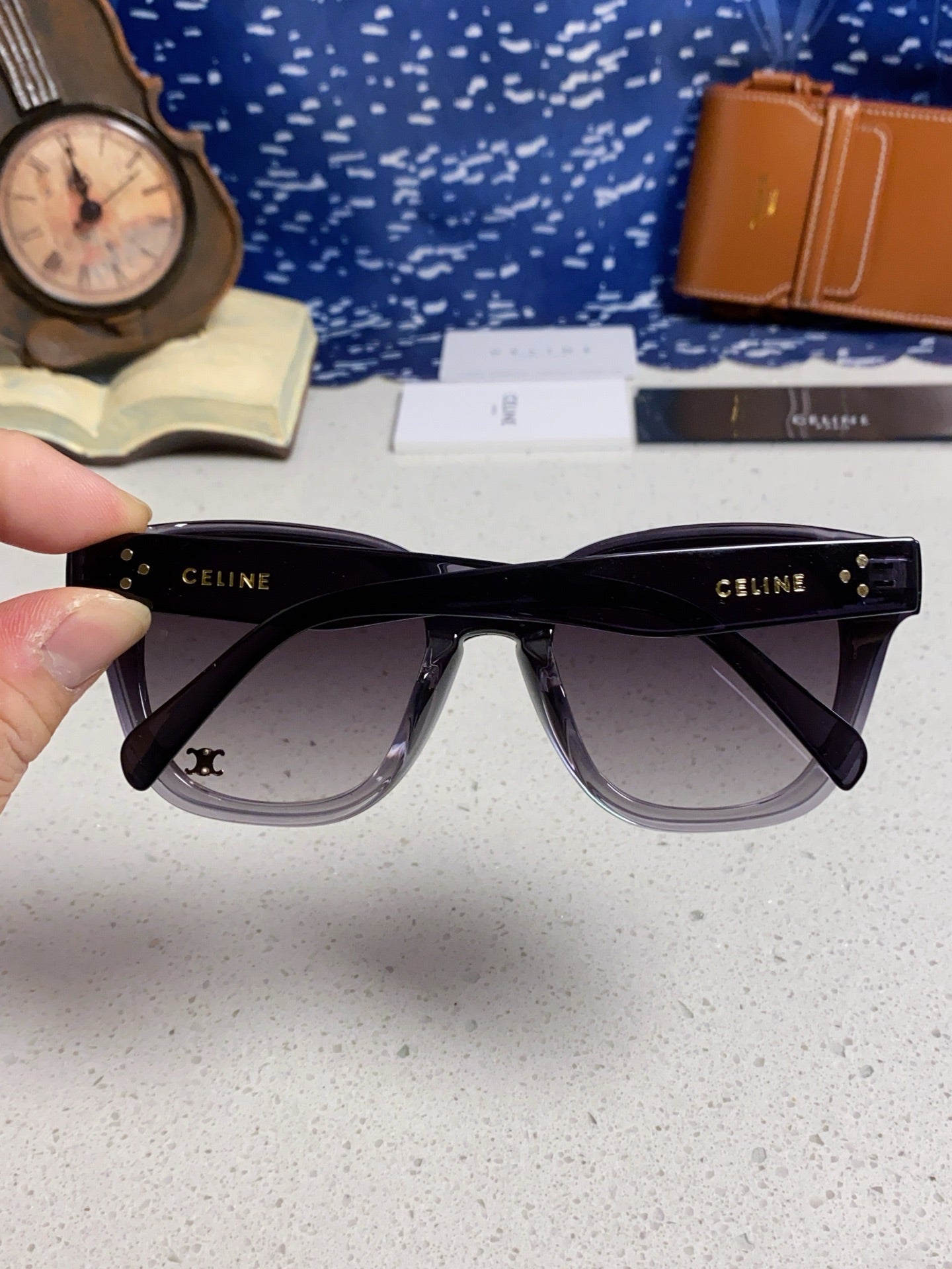 SQUARE SUNGLASS 575843 IN BLACK ACETATE GRADIENT SMOKE LENSES