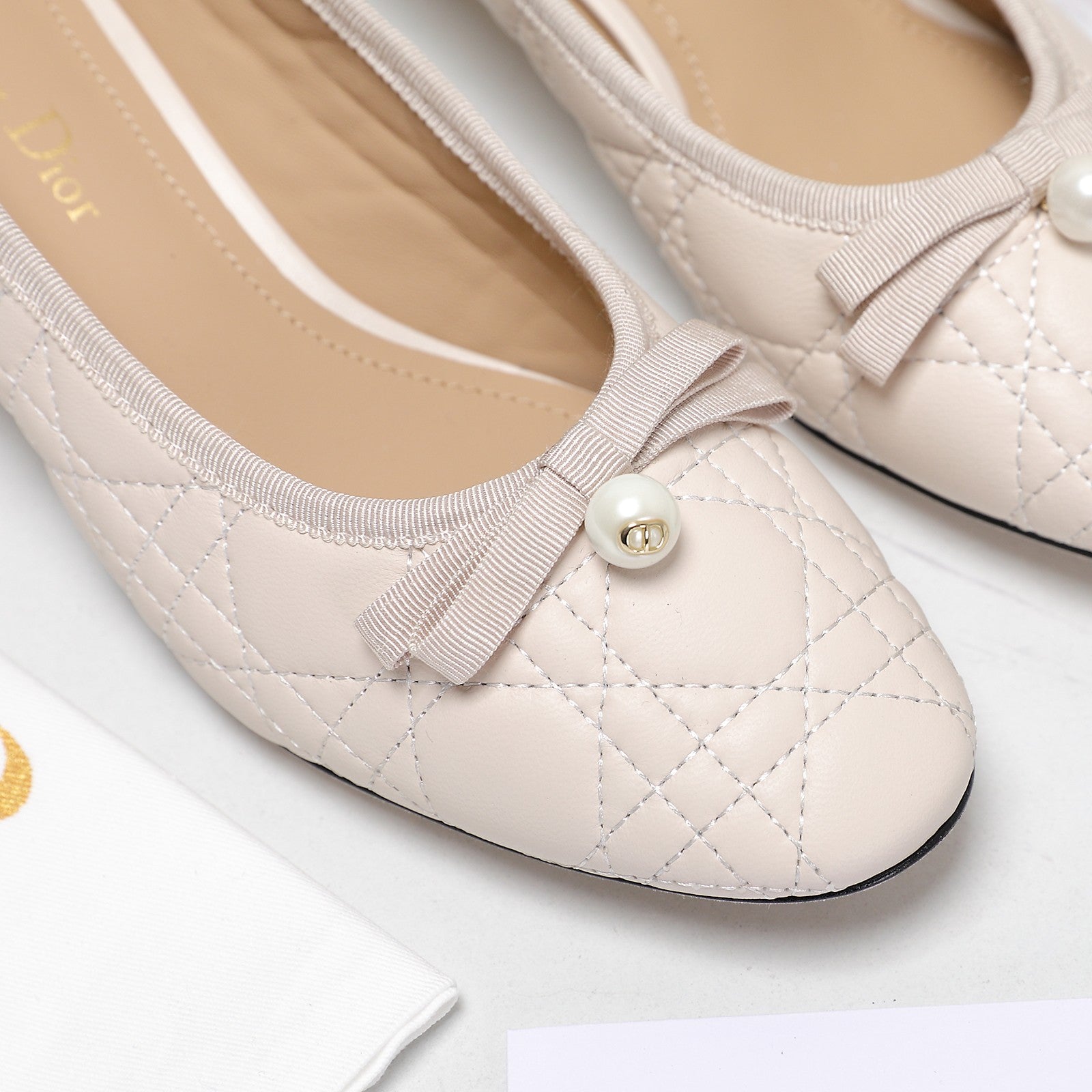 CD Pump 40mm In White Pink Quilted Calfskin 995266