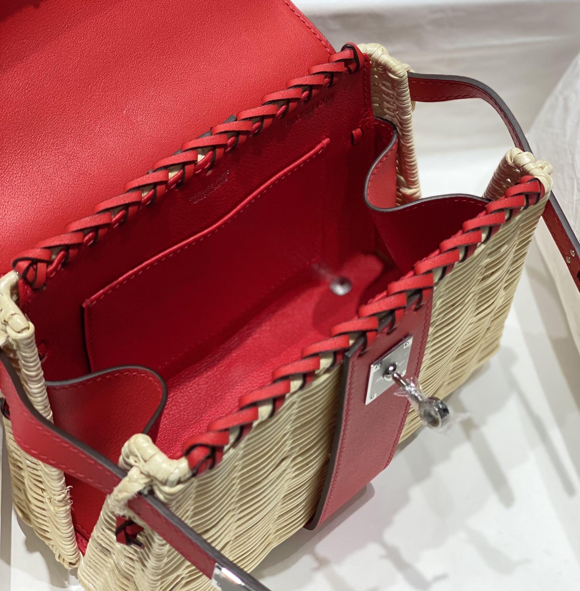 HM Kelly 20 Picnic Kelly Red Bamboo And Rattan