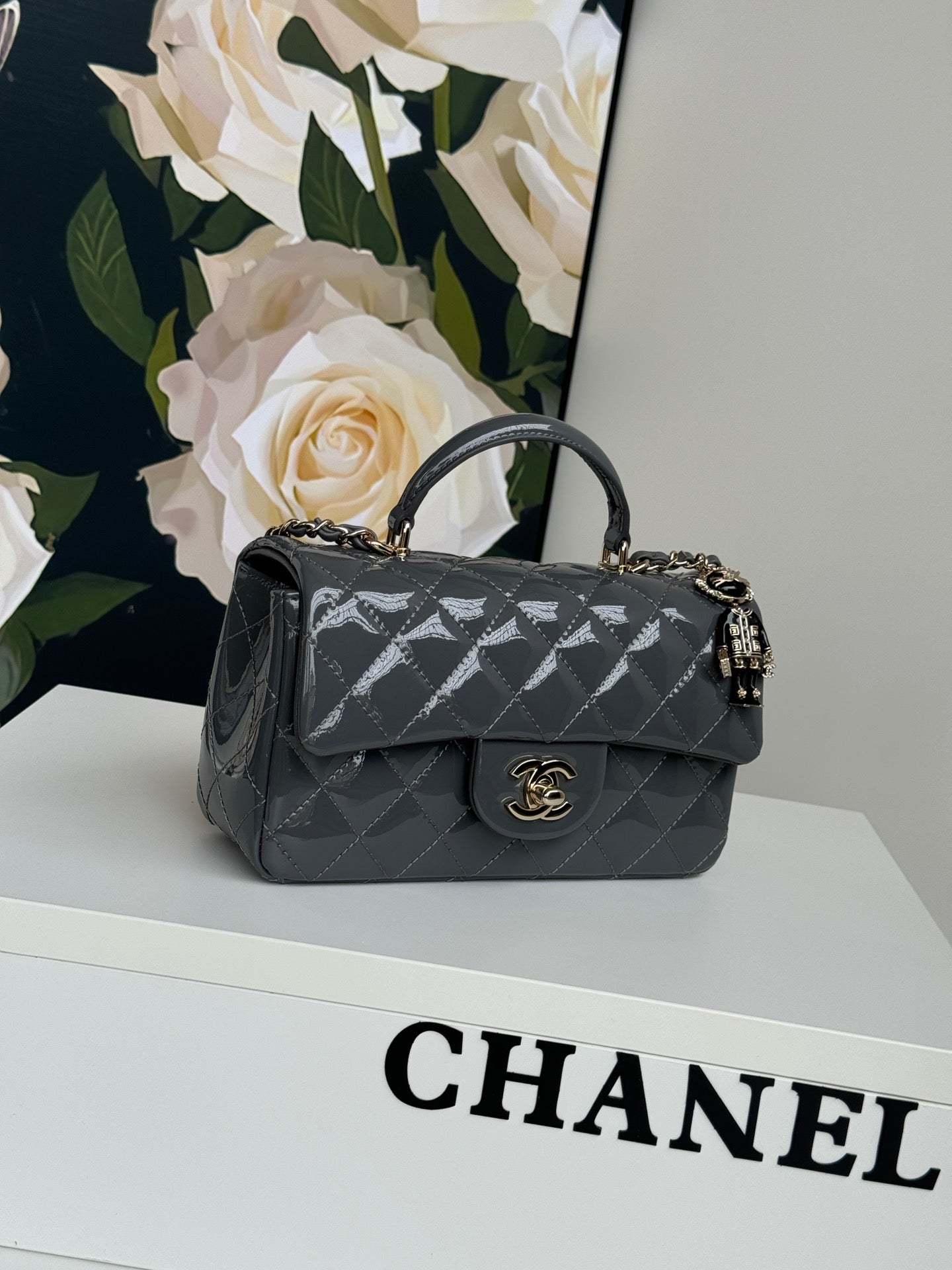 24c mini flap bag 20cm with top handle grey patent calfskin