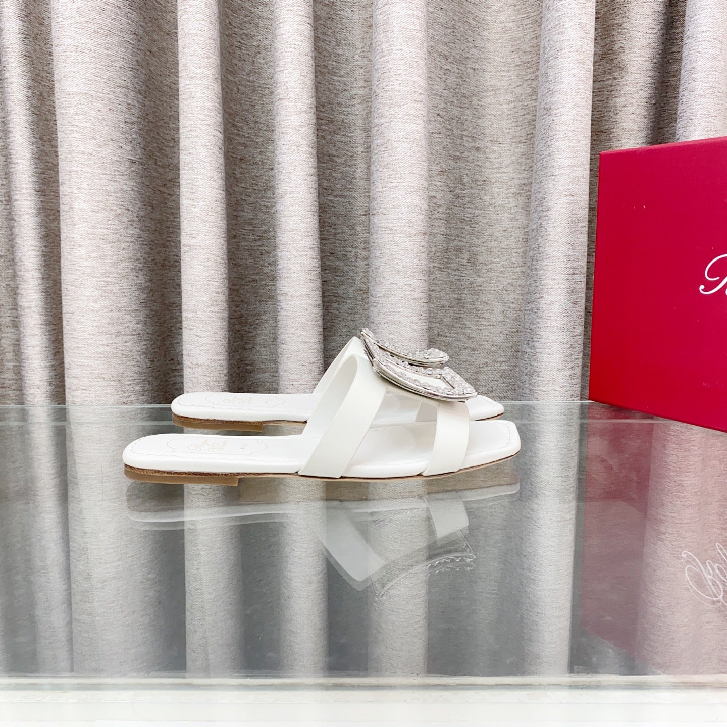 Viv 25 Diamond Flat Slippers White Cowhide 283036