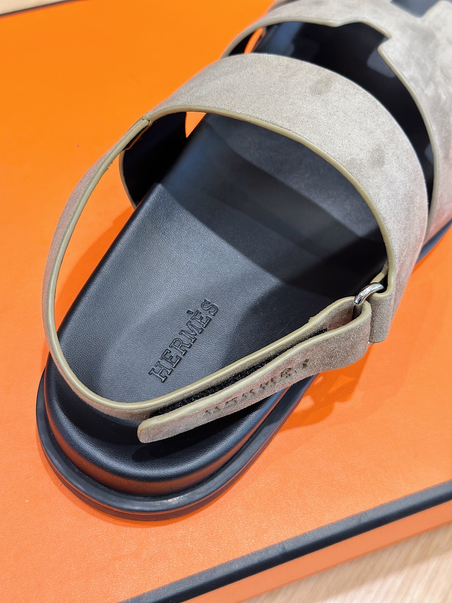HM GENIUS SANDAL LIGHT GRAY SUEDE