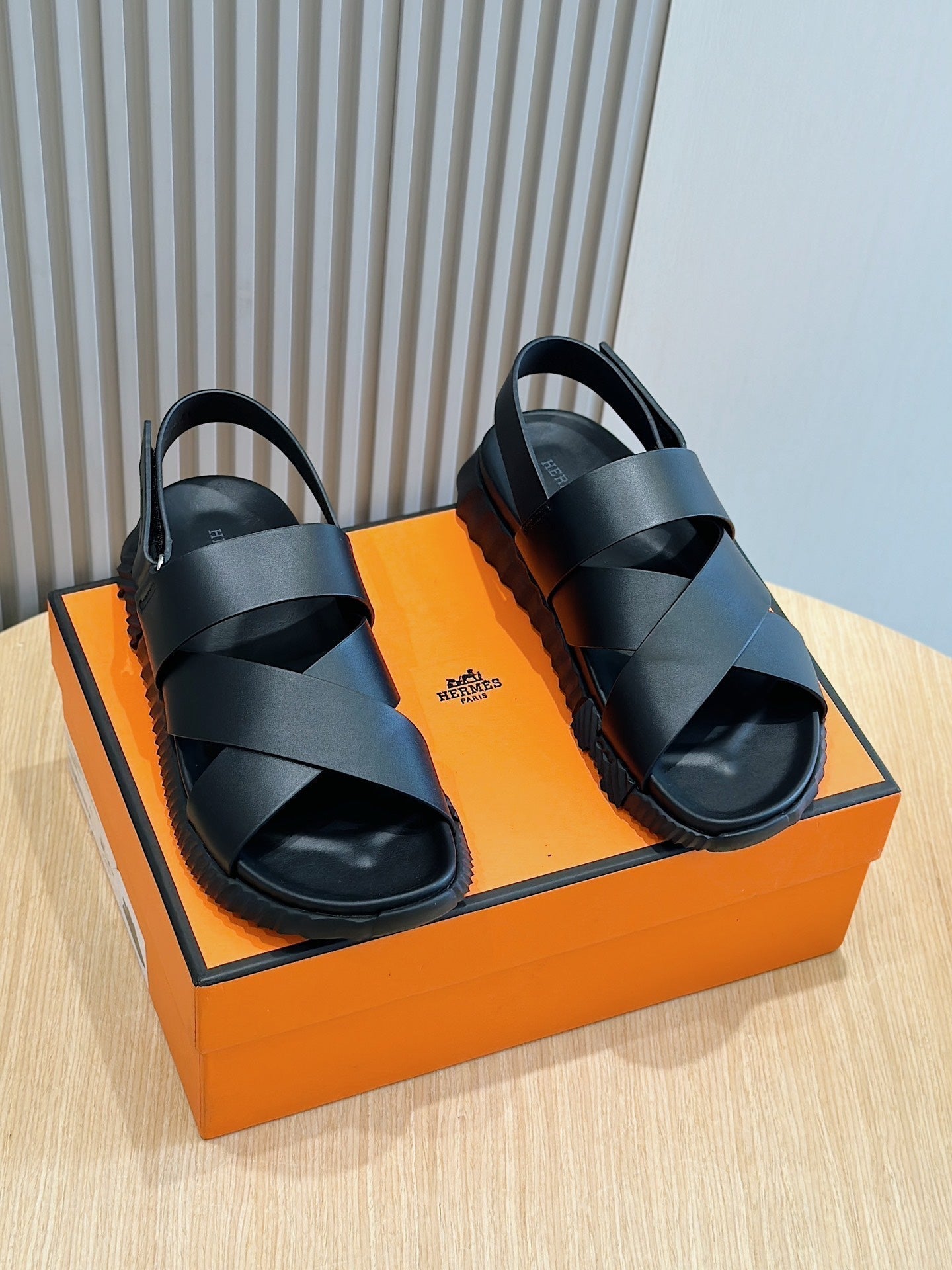 HM Men's Electric Sandals Black Calfskin 547685