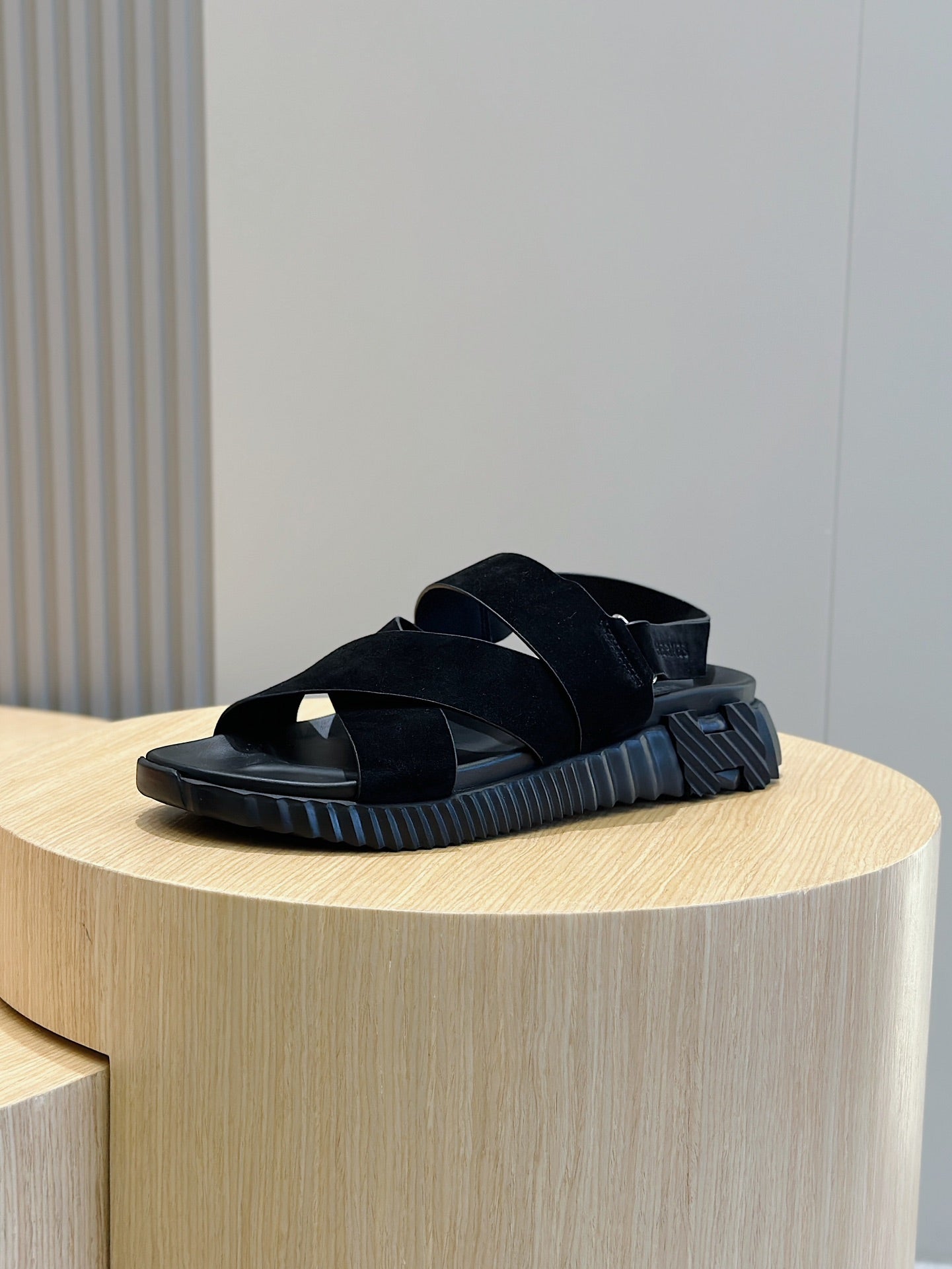 HM Men's Electric Sandals Black Suede 547689