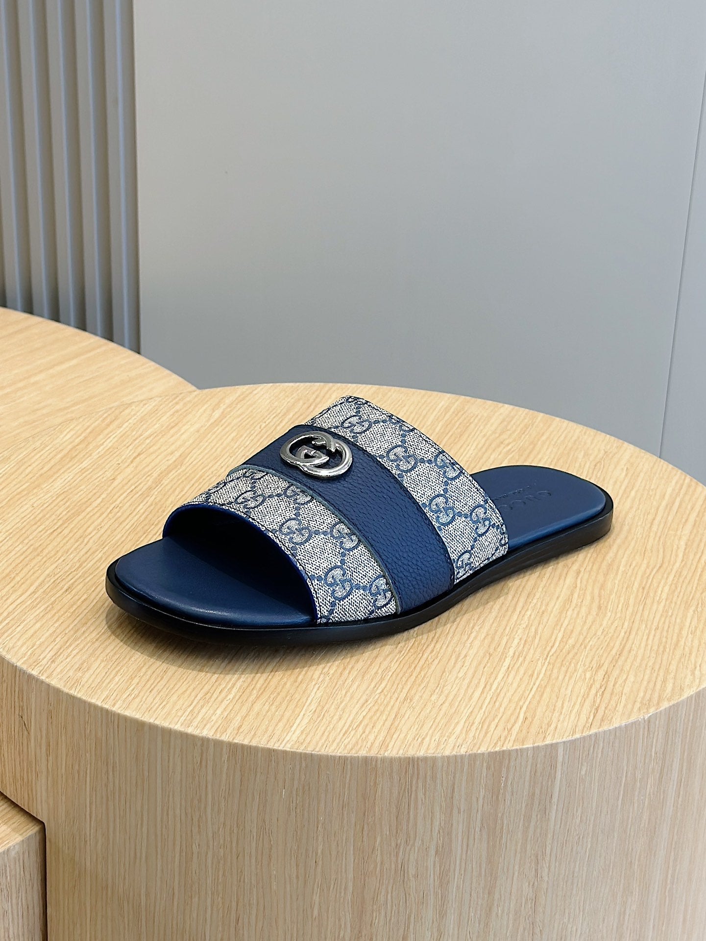 GG Men's Interlocking G Slides Blue Cowhide 547641