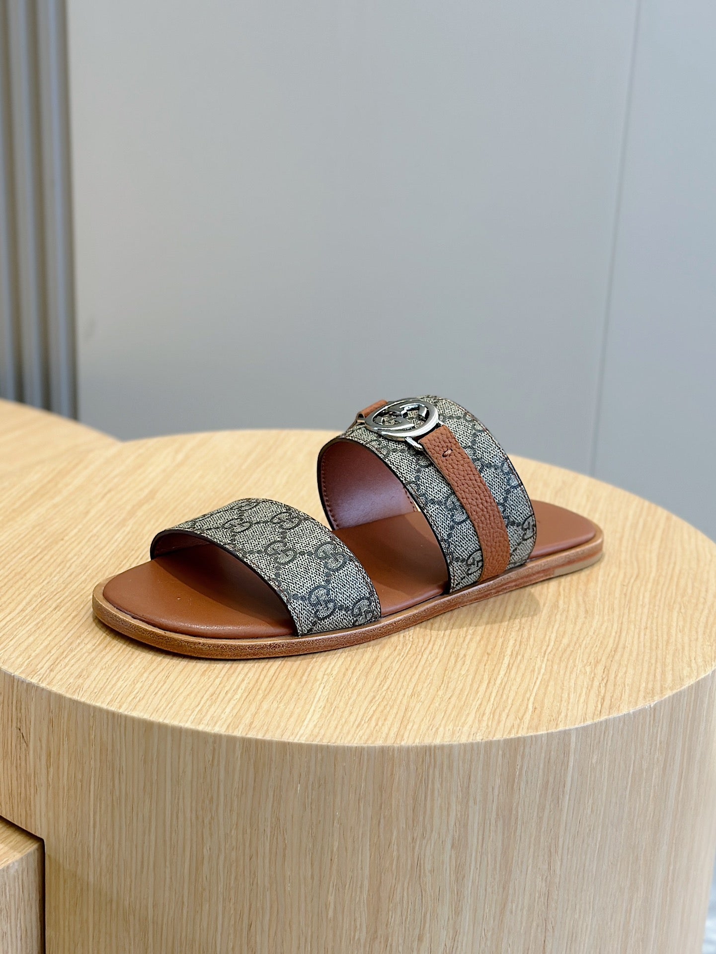 GG Men's Interlocking G Sandals Brown Cowhide 547645