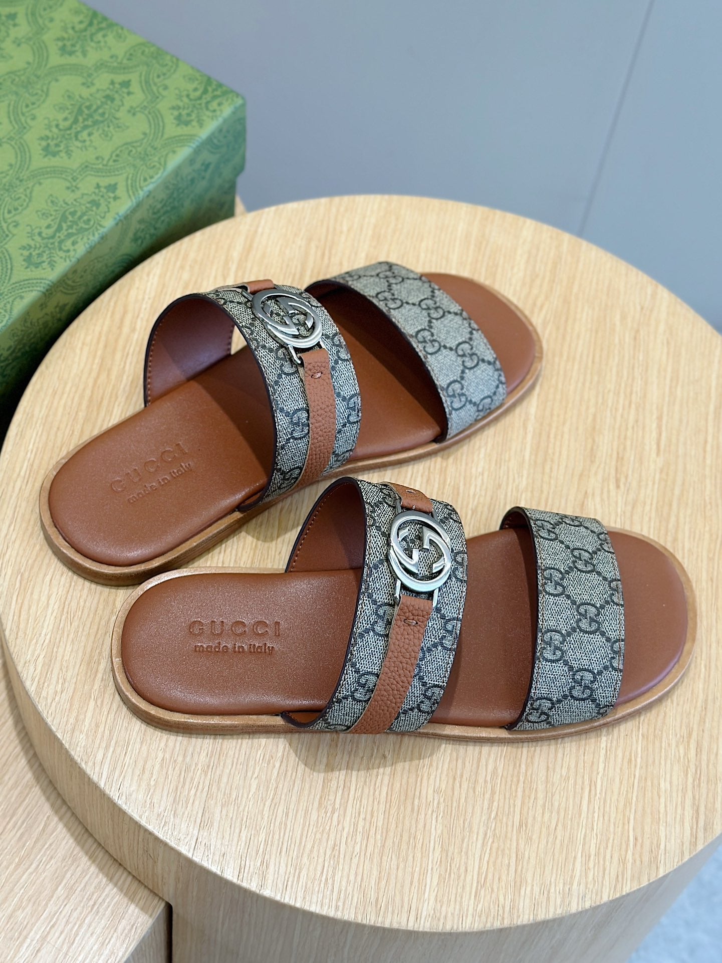 GG Men's Interlocking G Sandals Brown Cowhide 547645