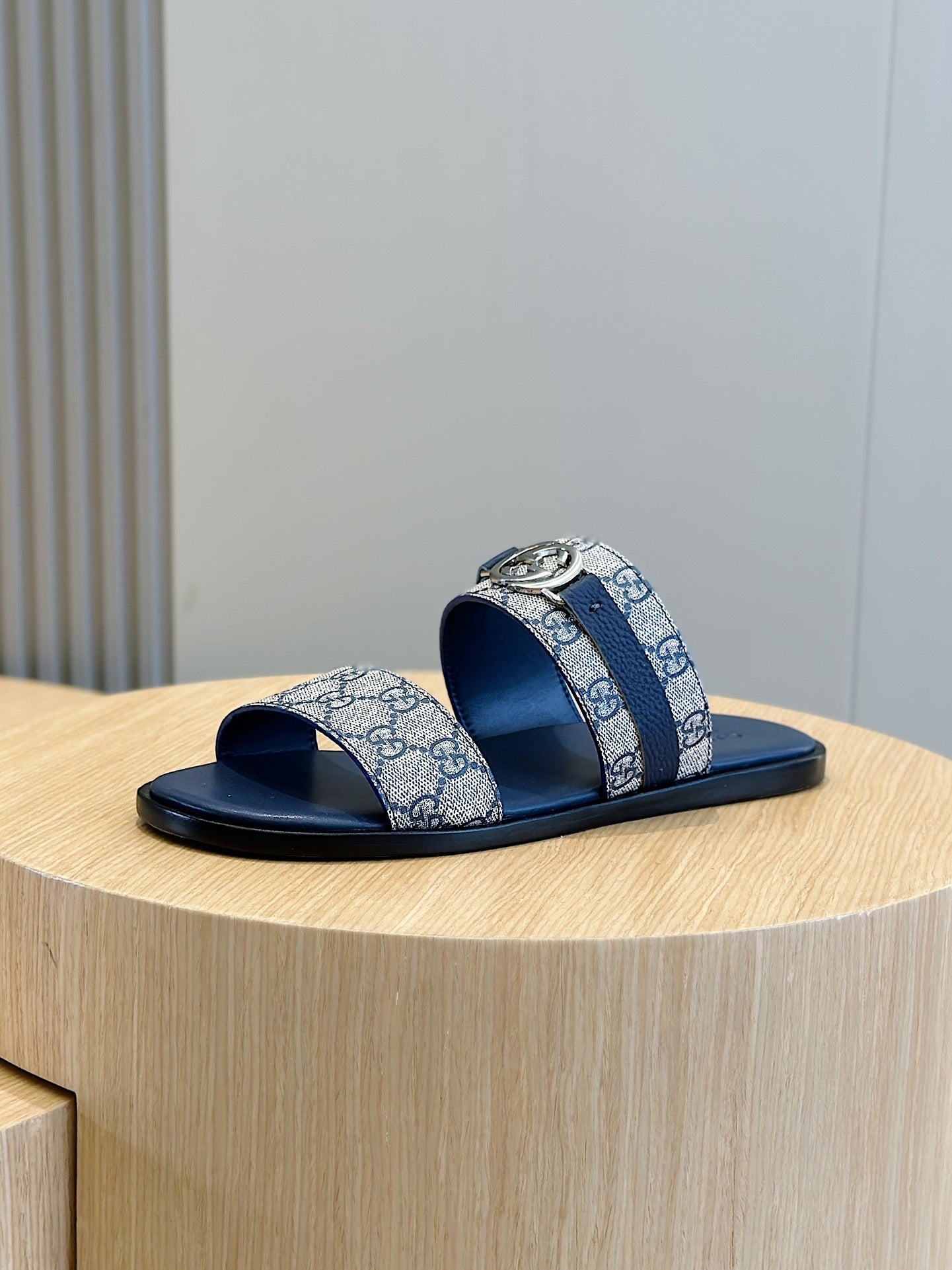 GG Men's Interlocking G Sandals Blue Cowhide 547647