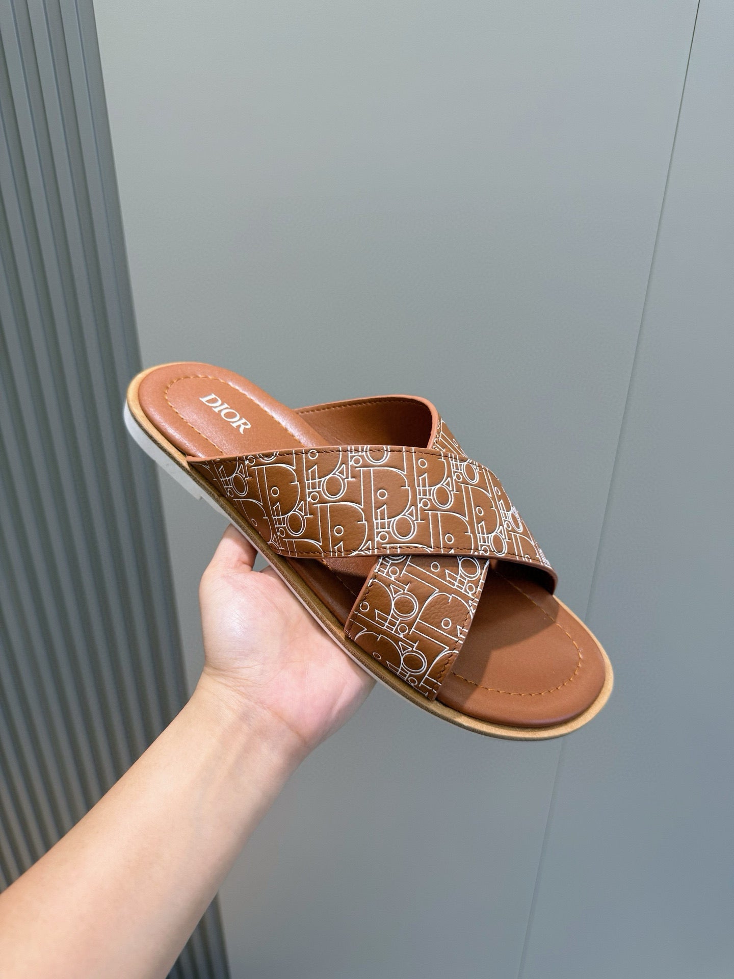 CD Alias Slide Brown Cowhide 643231