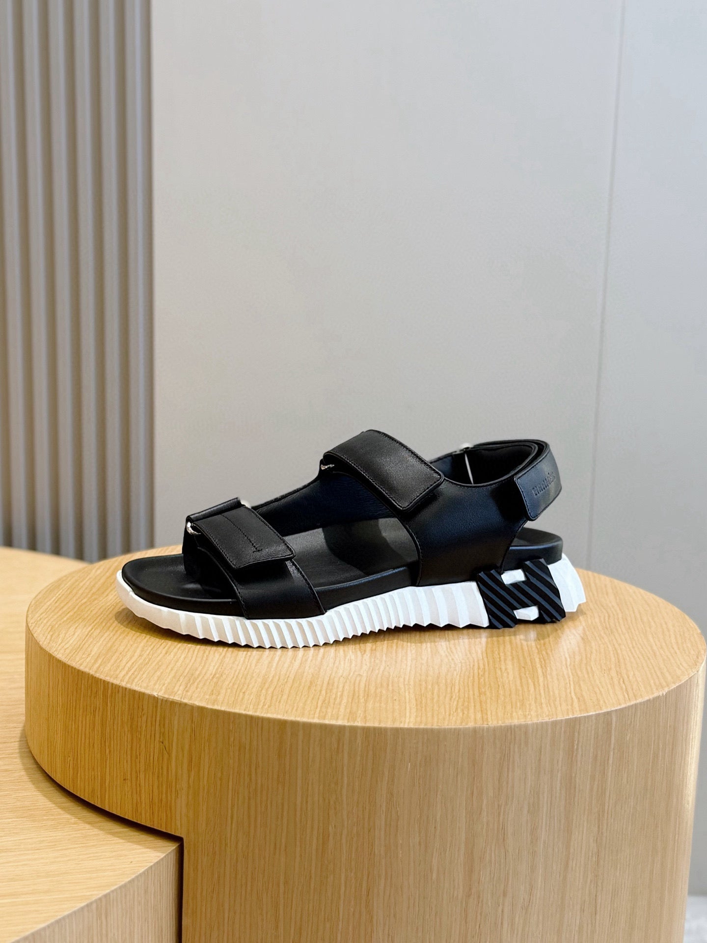 HM Men's Junior Sandal Black White Calfskin 643241