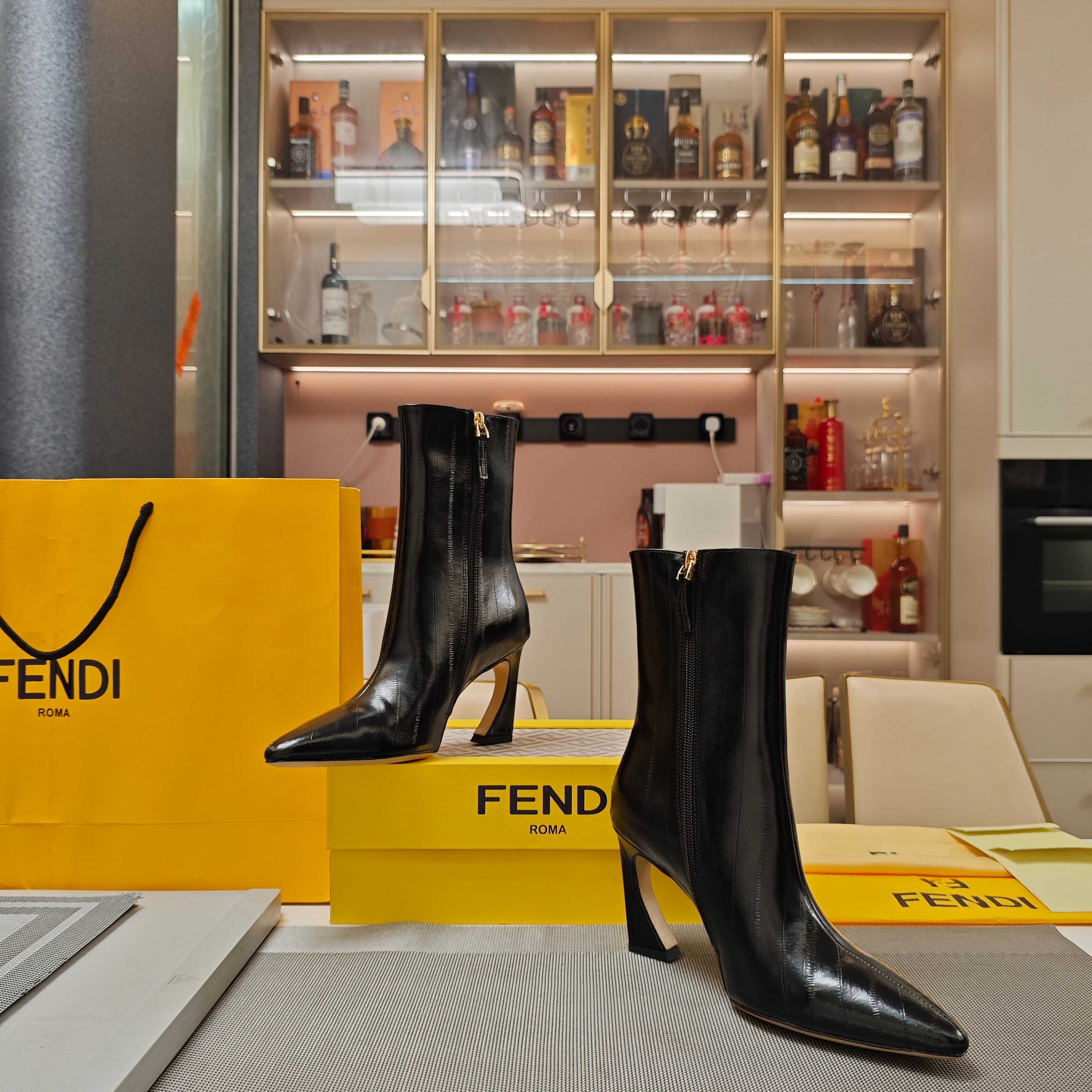 Fendi 25ss high-heeled boots black sheepskin 502714