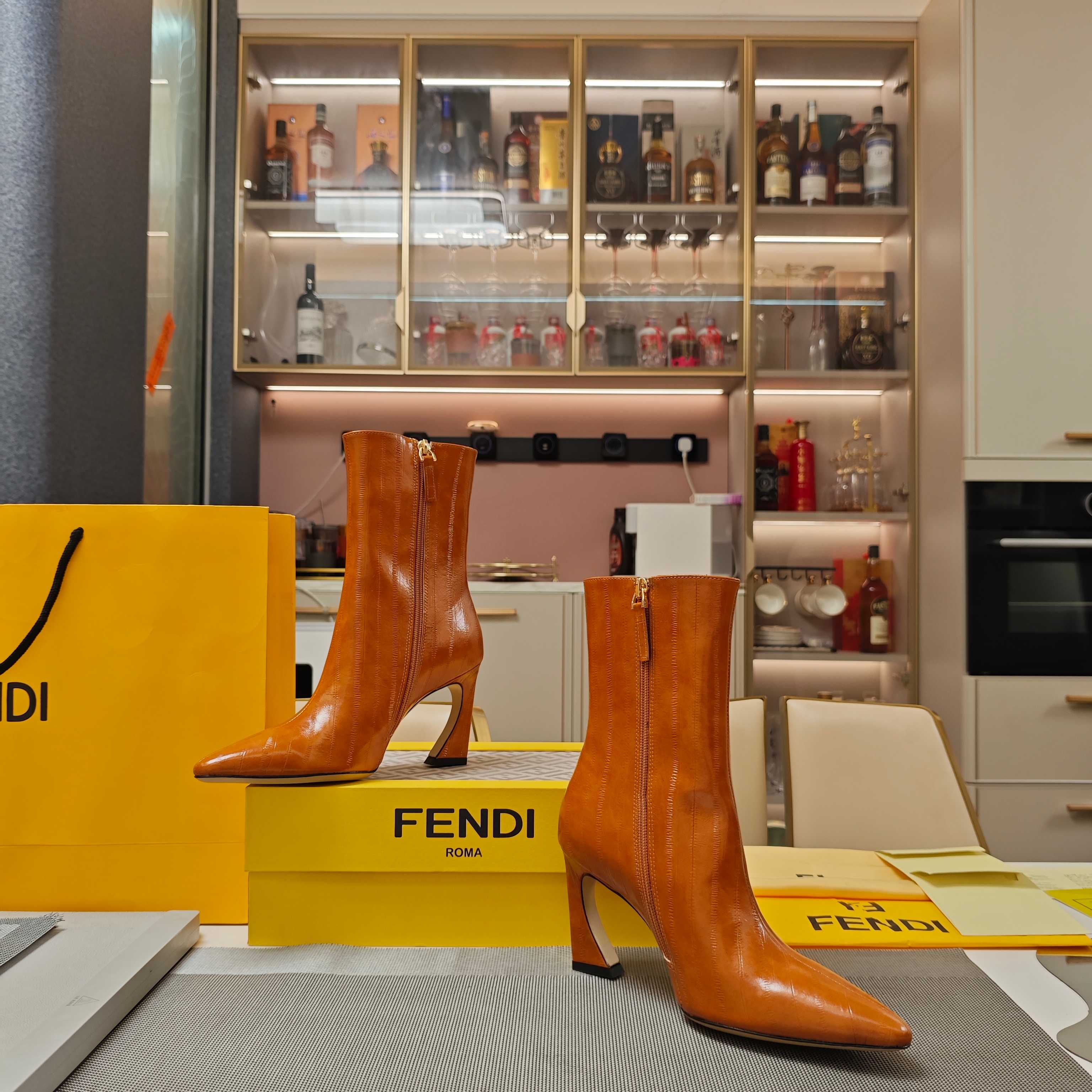 Fendi 25ss high-heeled boots caramel brown sheepskin 502716