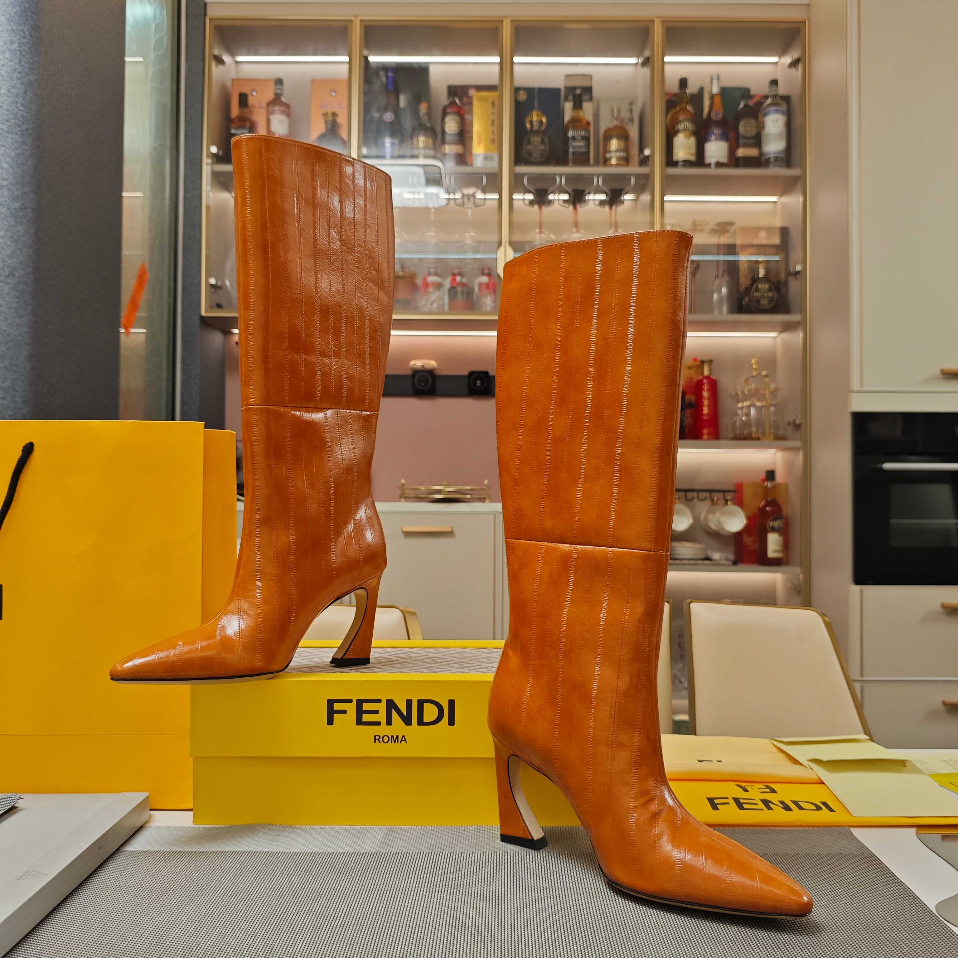 Fendi 25ss high-heeled boots caramel brown sheepskin 502720
