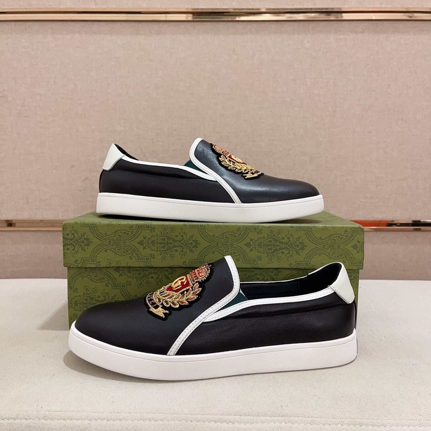 GG Men's Slip on Loafer Black Cowhide 533937