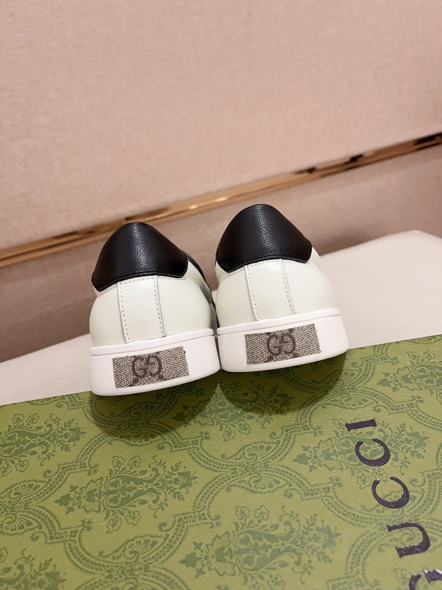 GG Men's Slip on Loafer White Cowhide 533938