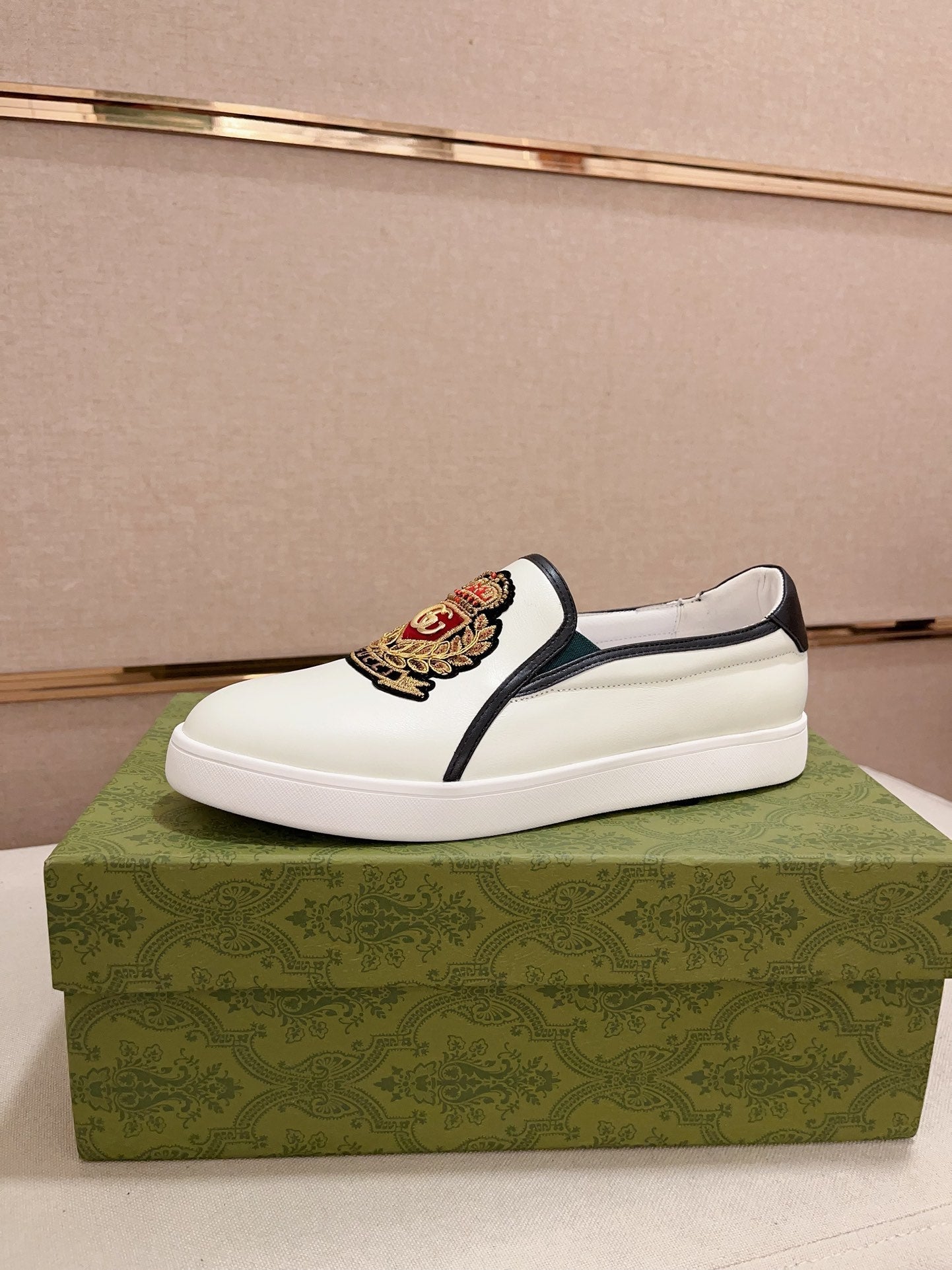 GG Men's Slip on Loafer White Cowhide 533938