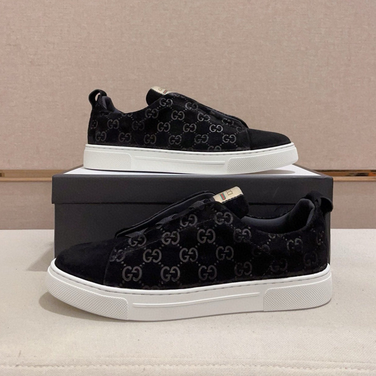 GG Men's Sneaker Black Suede 448475