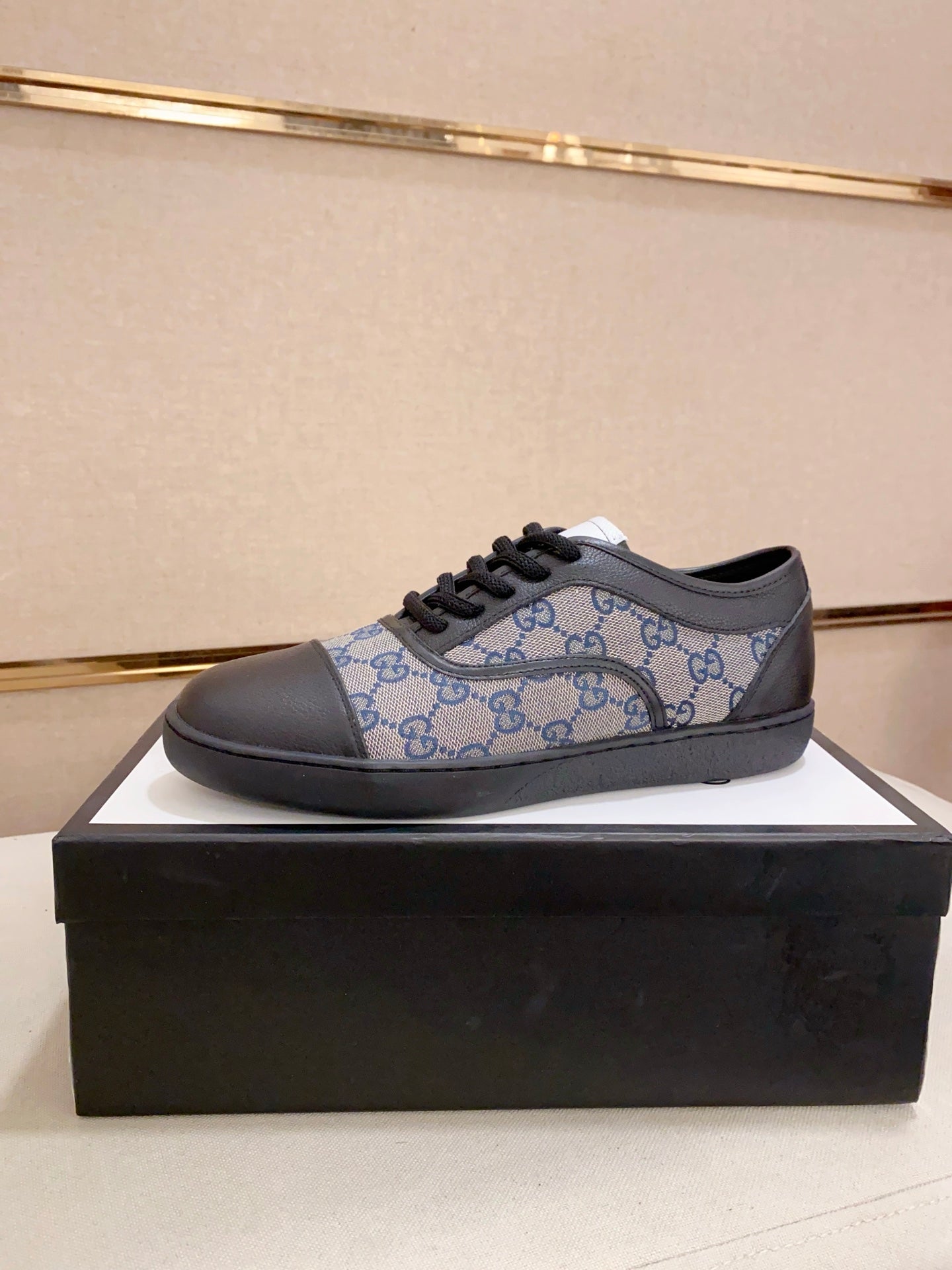 GG Men's Supreme Sneaker Cowhide Printed Fabric 543661