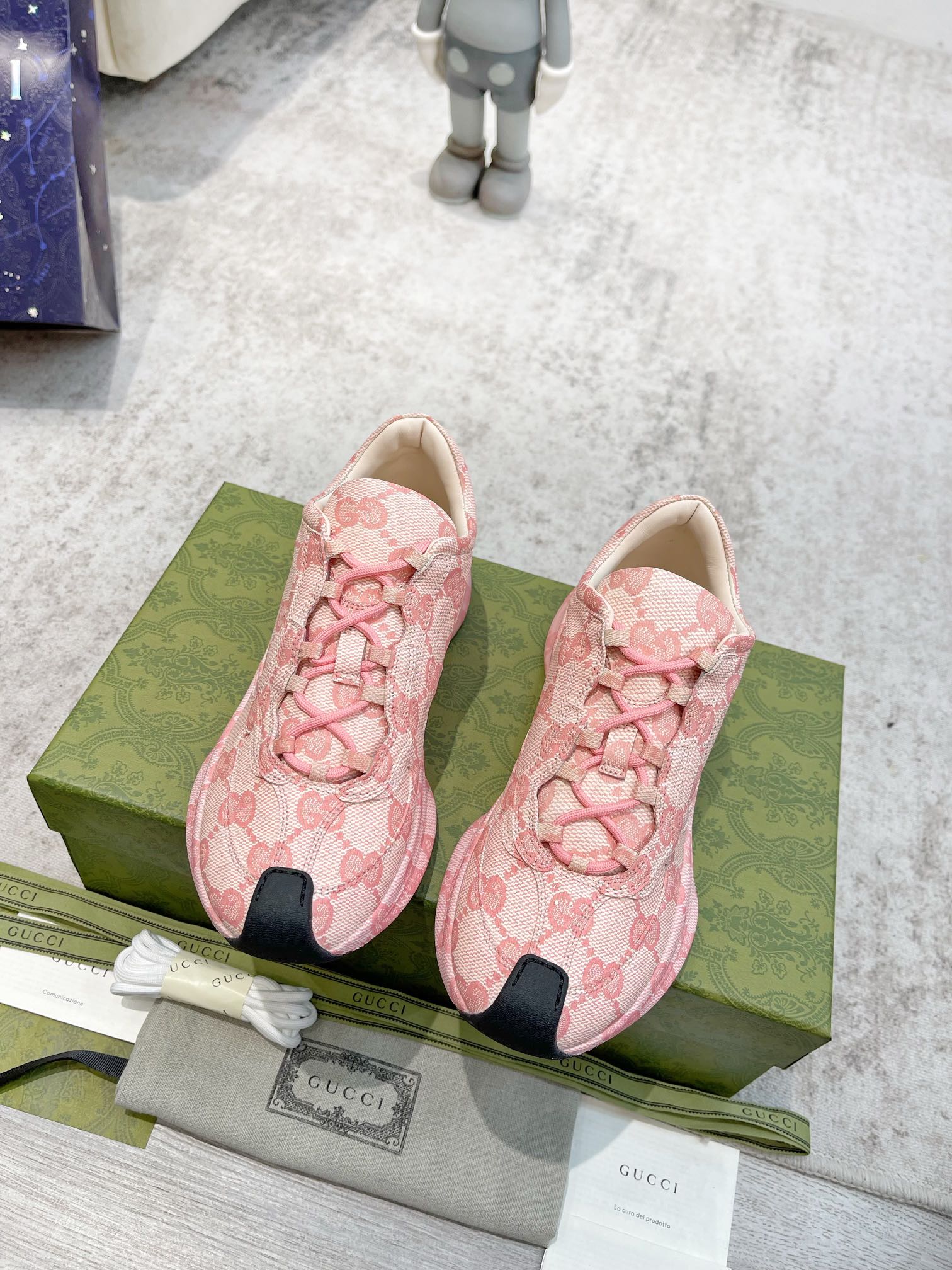 Gucci 25 Runner Sneaker Pink Monogram
