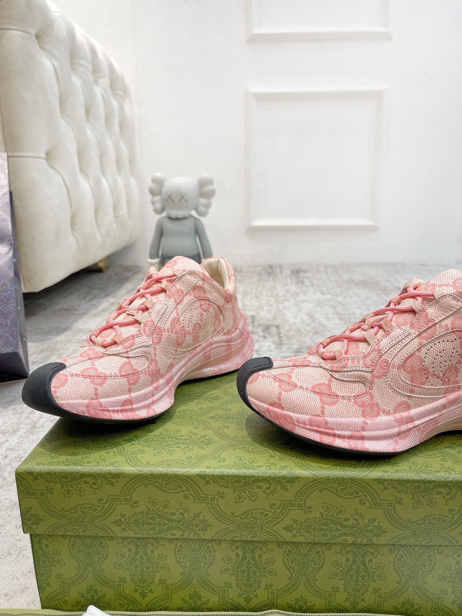 Gucci 25 Runner Sneaker Pink Monogram